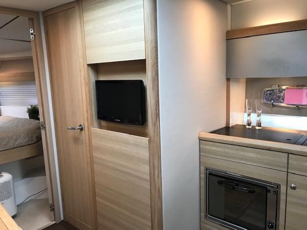 2012 Sealine SC35