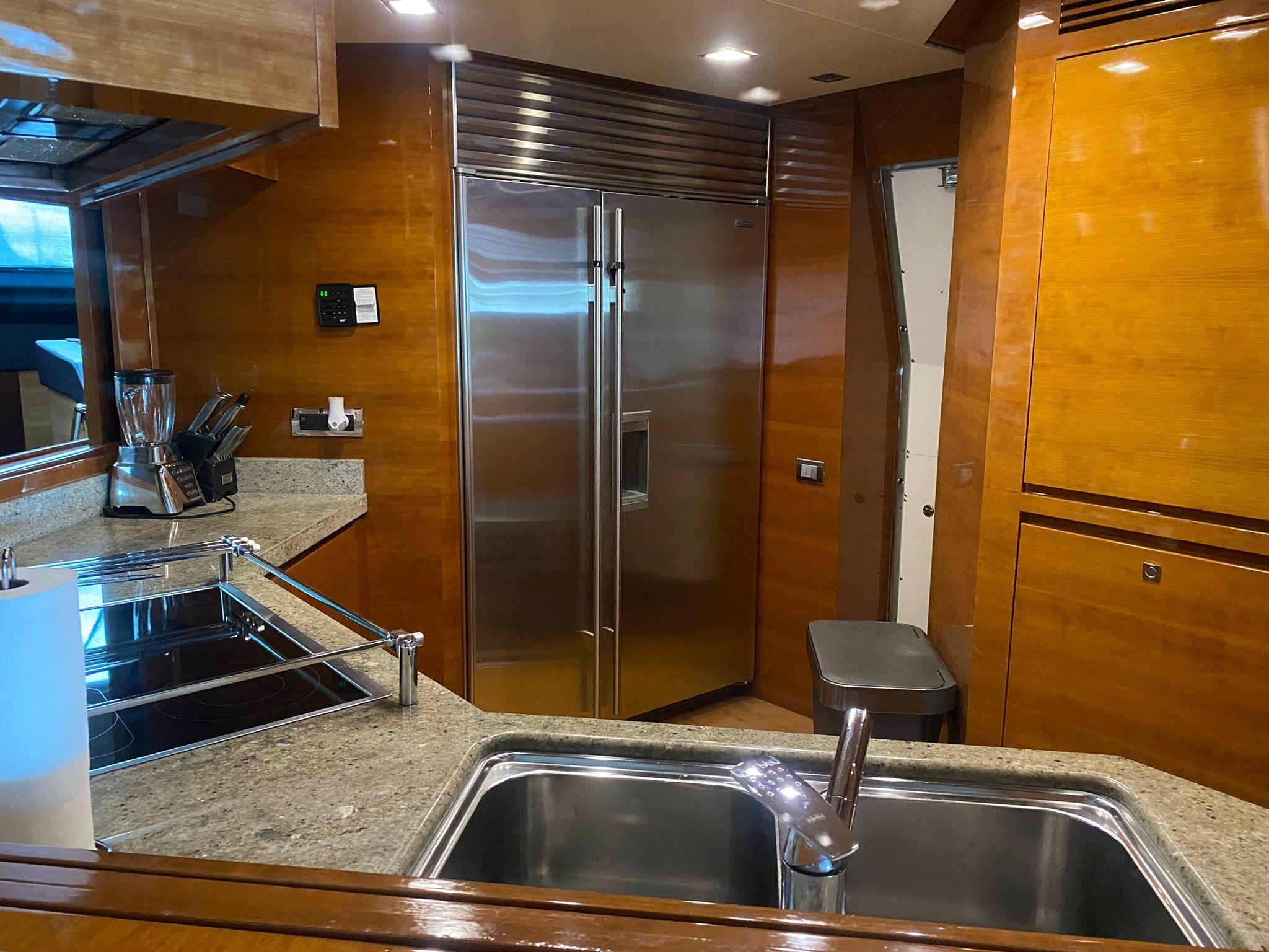 2007 Azimut 85 Blue