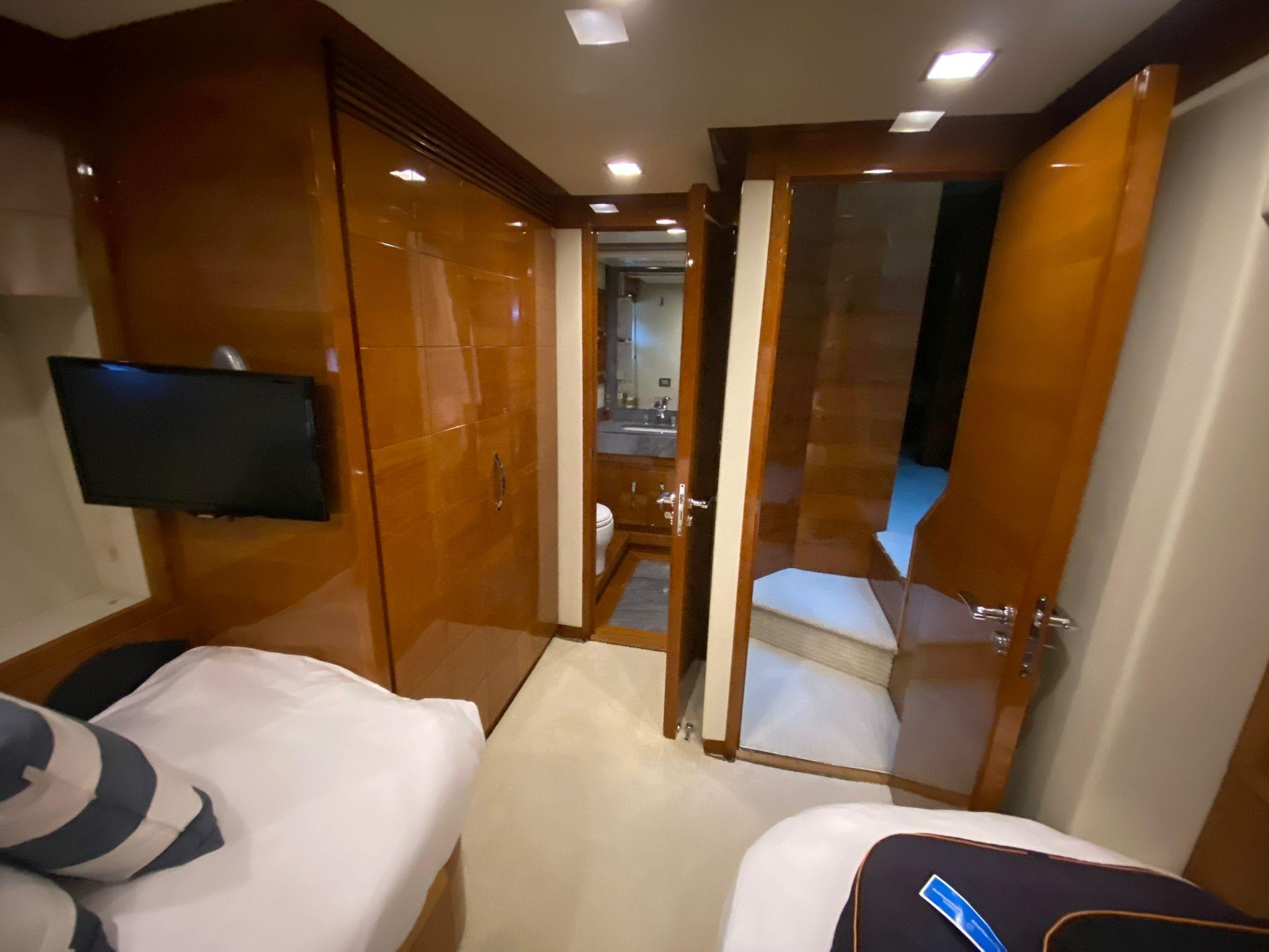 2007 Azimut 85 Blue