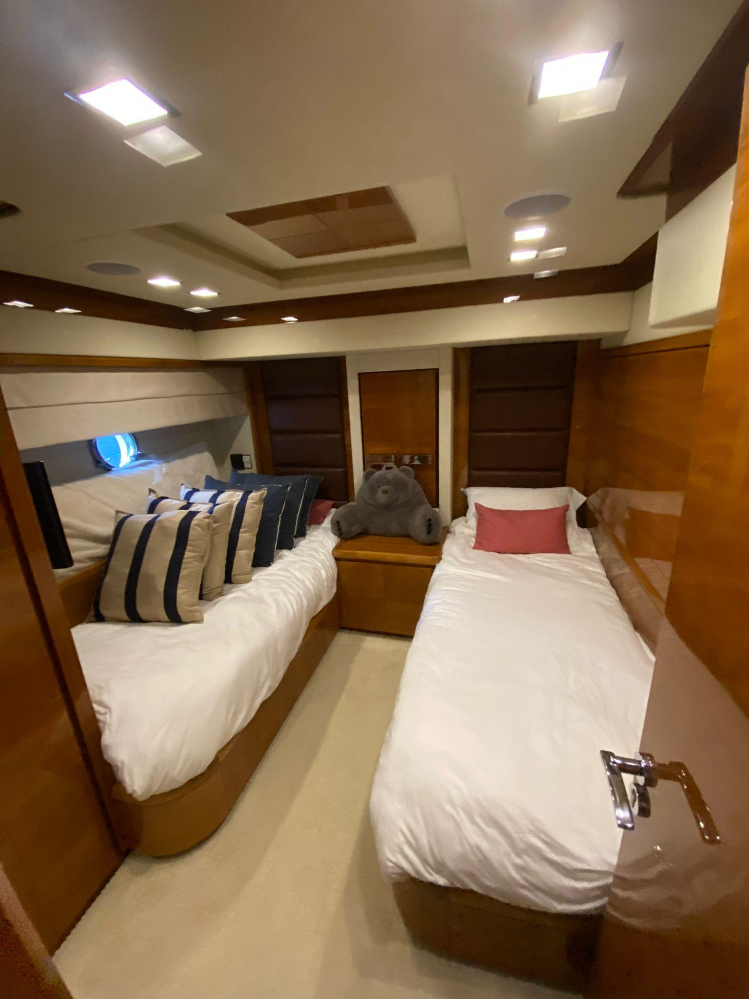2007 Azimut 85 Blue