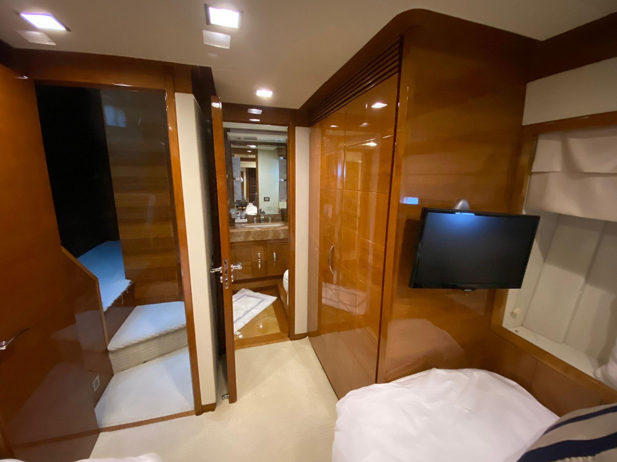 2007 Azimut 85 Blue