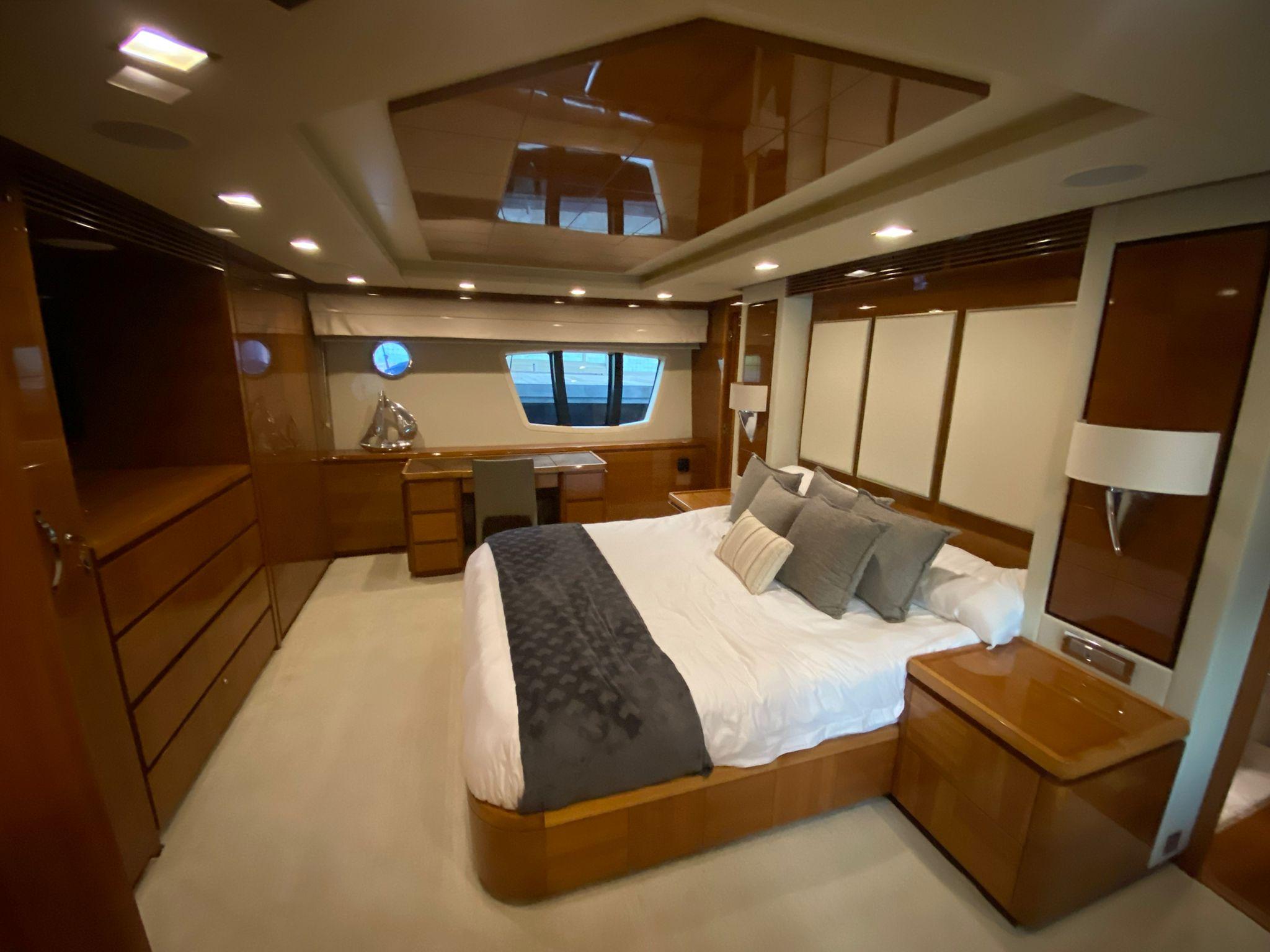 2007 Azimut 85 Blue