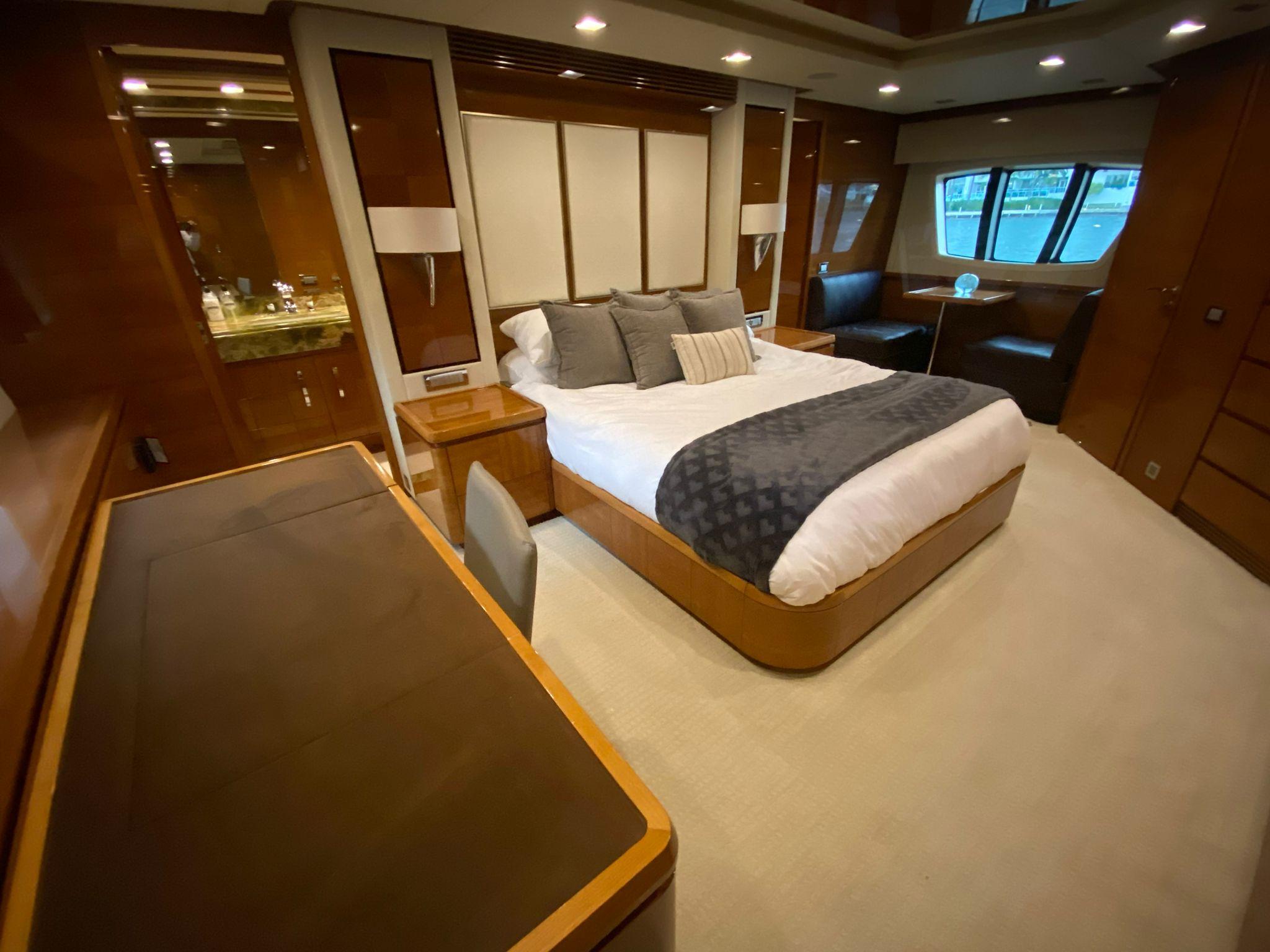 2007 Azimut 85 Blue