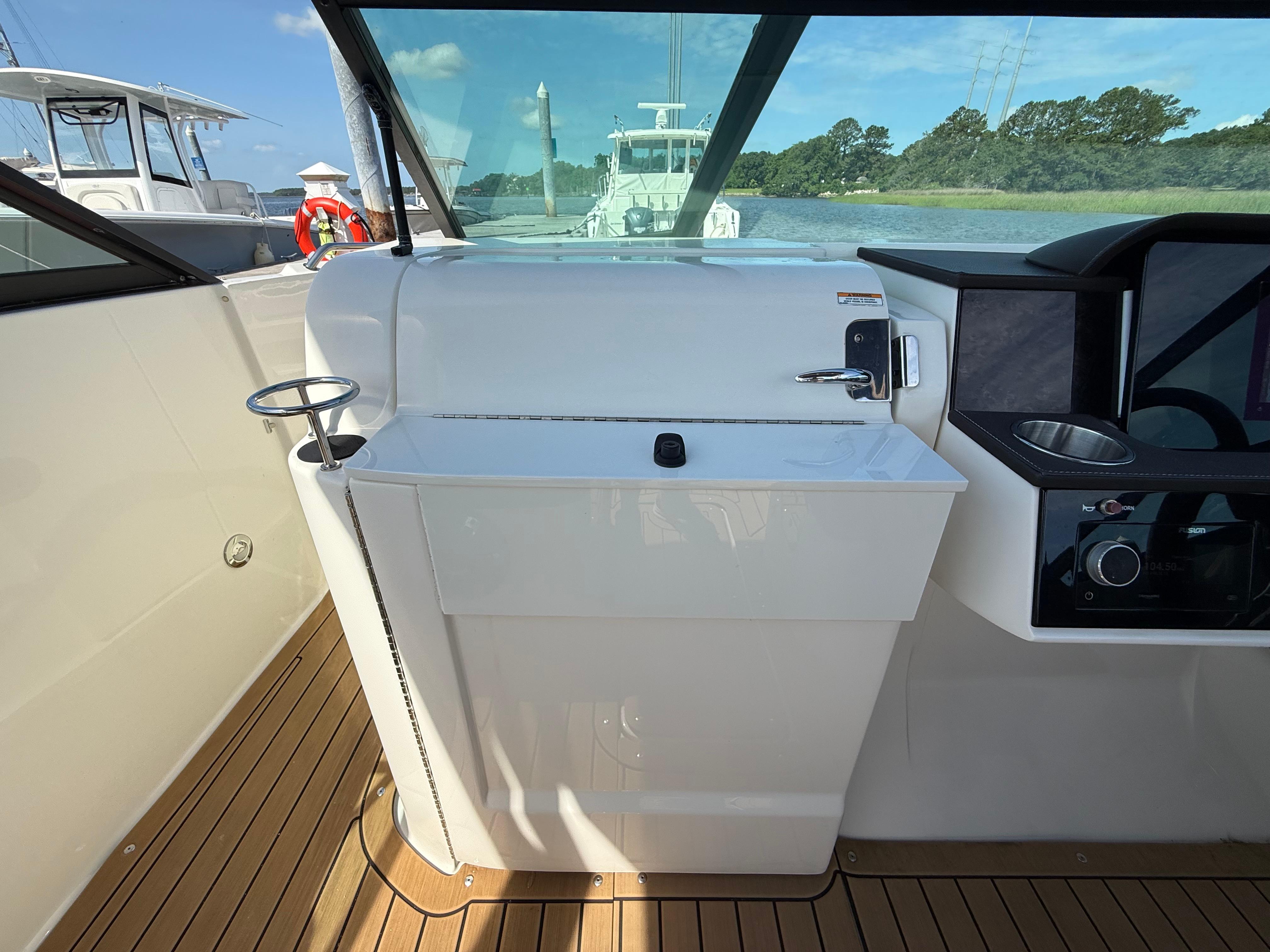 2020-sea-ray-sdx-250-ob-power-9840945-20250616141011330-1_XLARGE