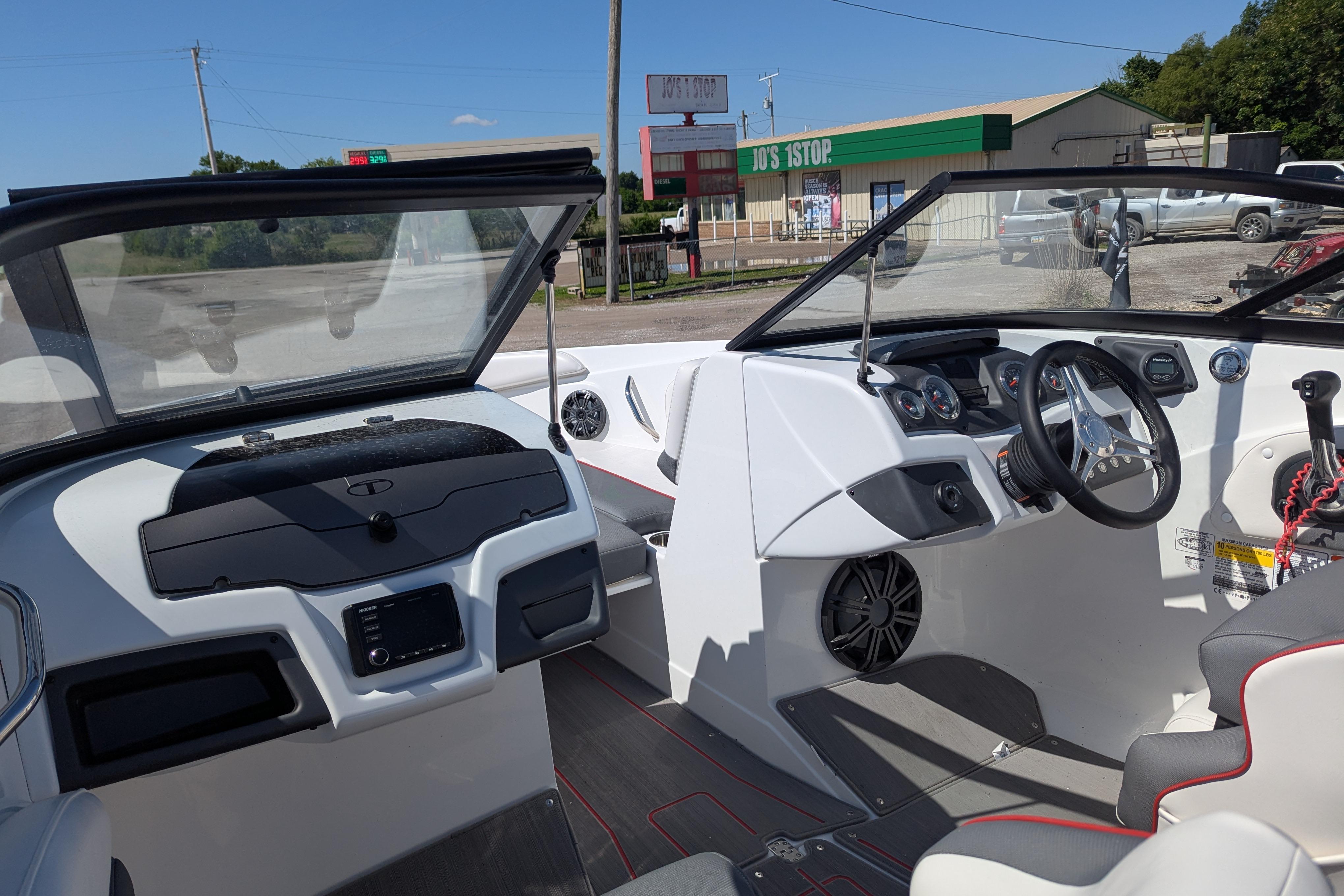 2022 Tahoe 210 S boat interior with modern dashboard and seating.
