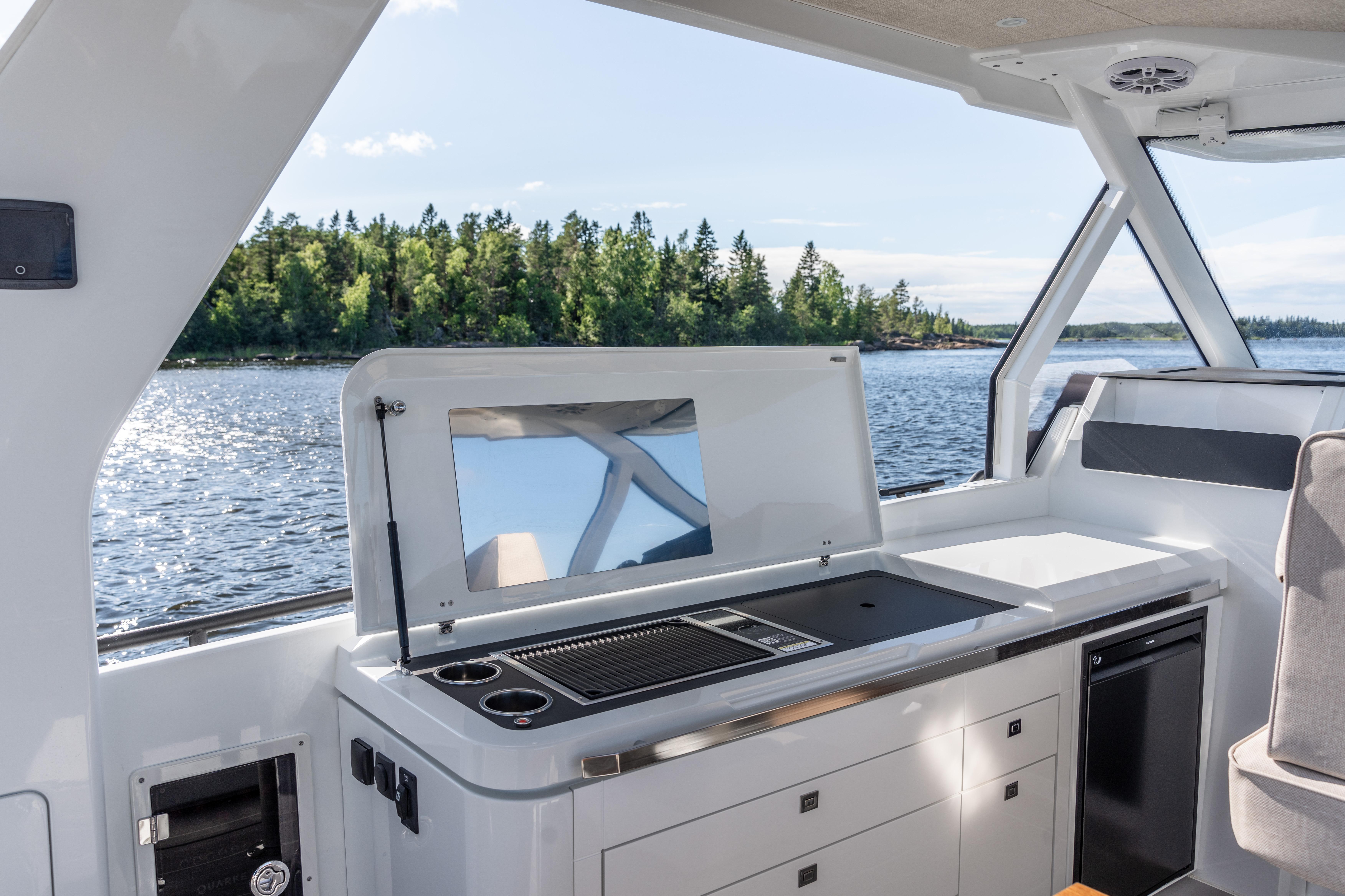 Quarken-35 Sport Tourer 2025 -FL-US-9568357 | Thumbnail