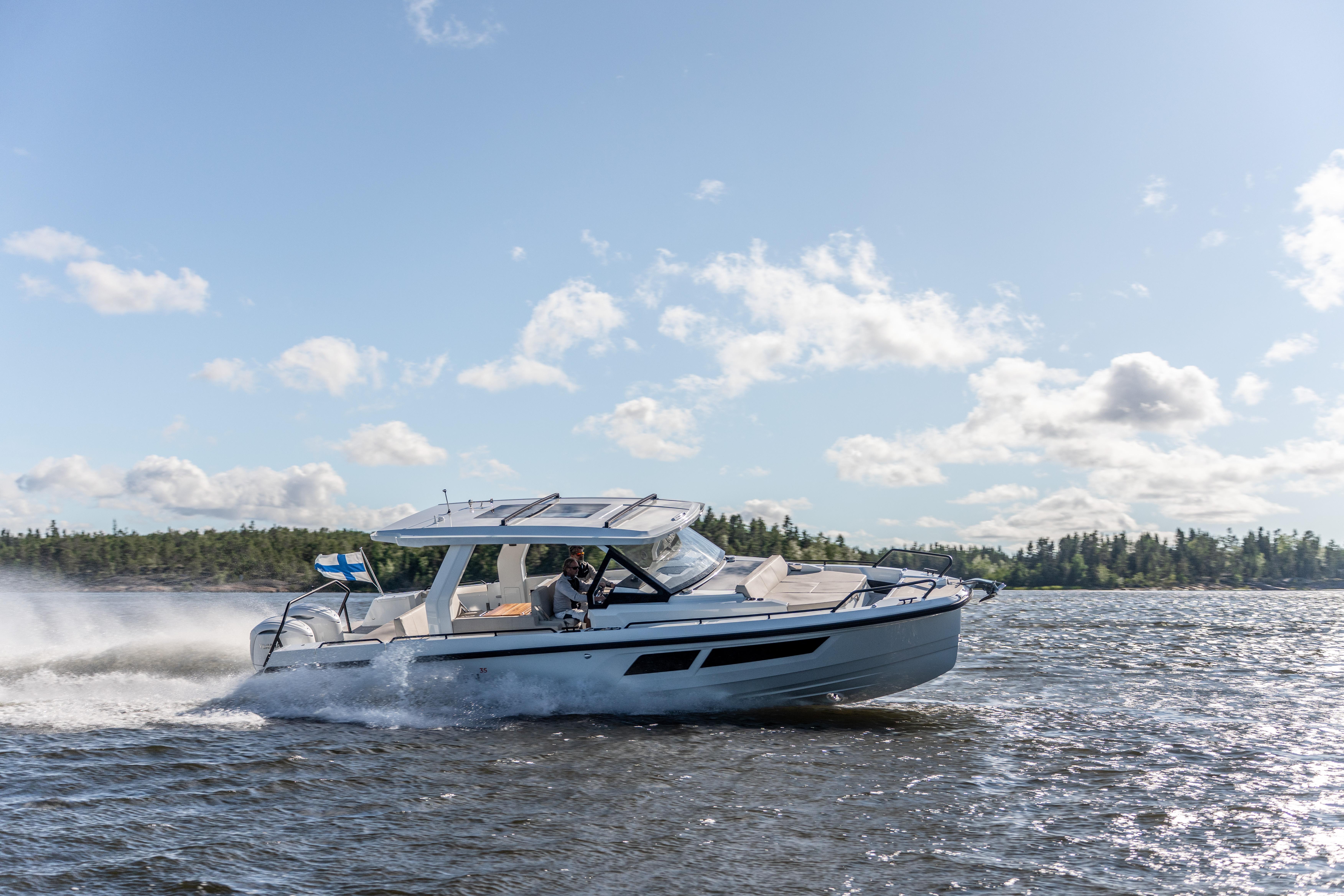 Quarken-35 Sport Tourer 2025 -FL-US-9568357 | Thumbnail