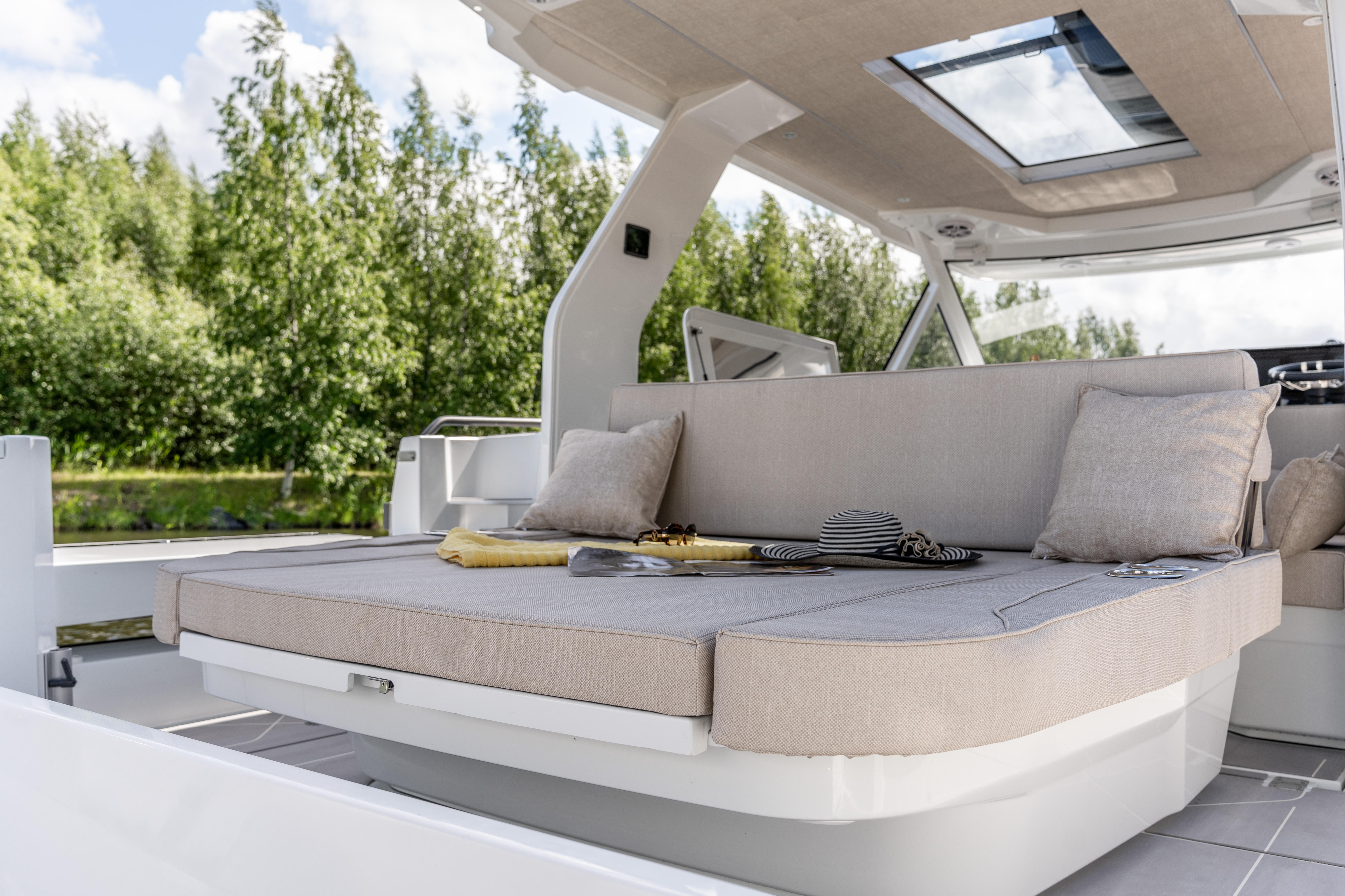 Quarken-35 Sport Tourer 2025 -FL-US-9568357 | Thumbnail