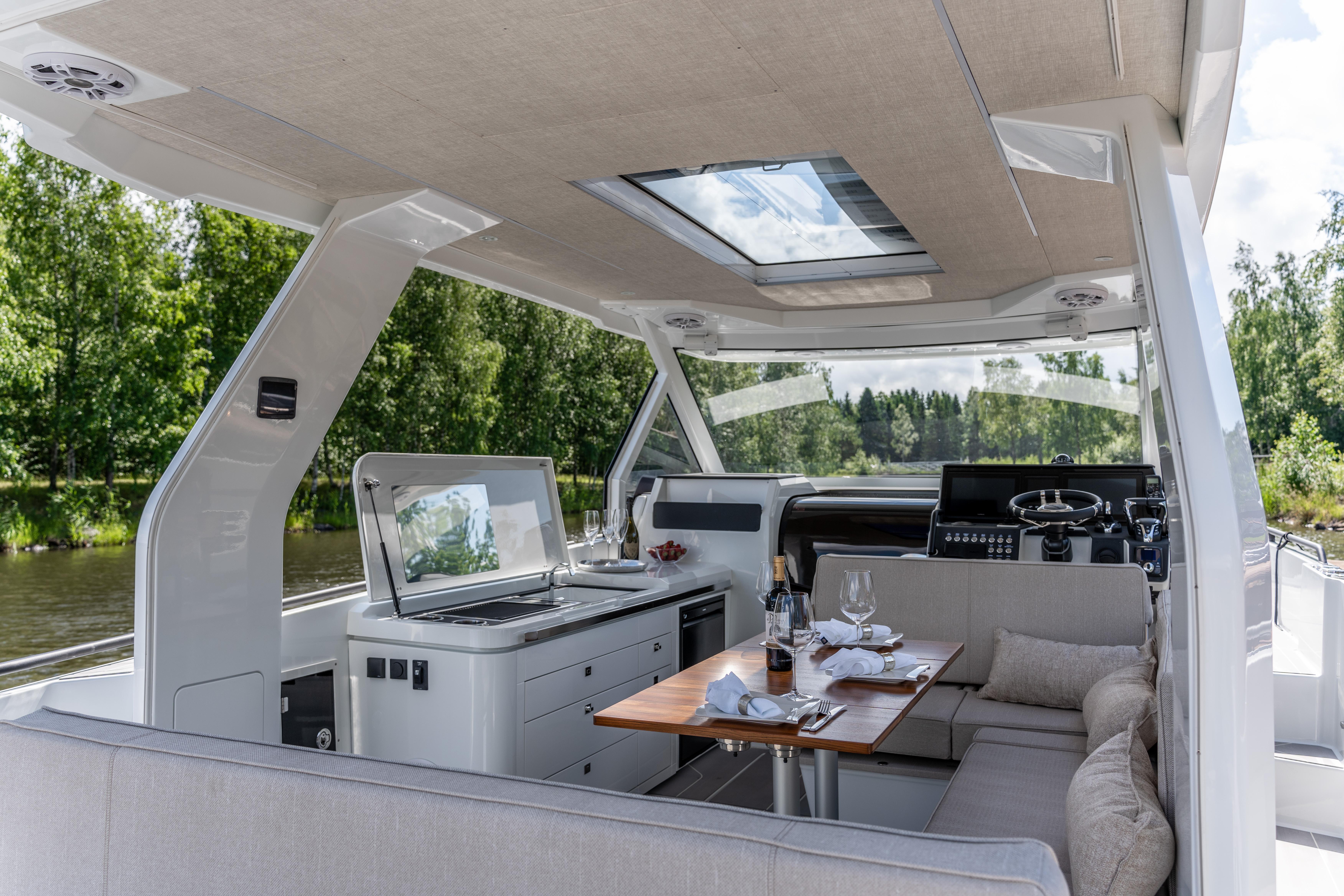 Quarken-35 Sport Tourer 2025 -FL-US-9568357 | Thumbnail