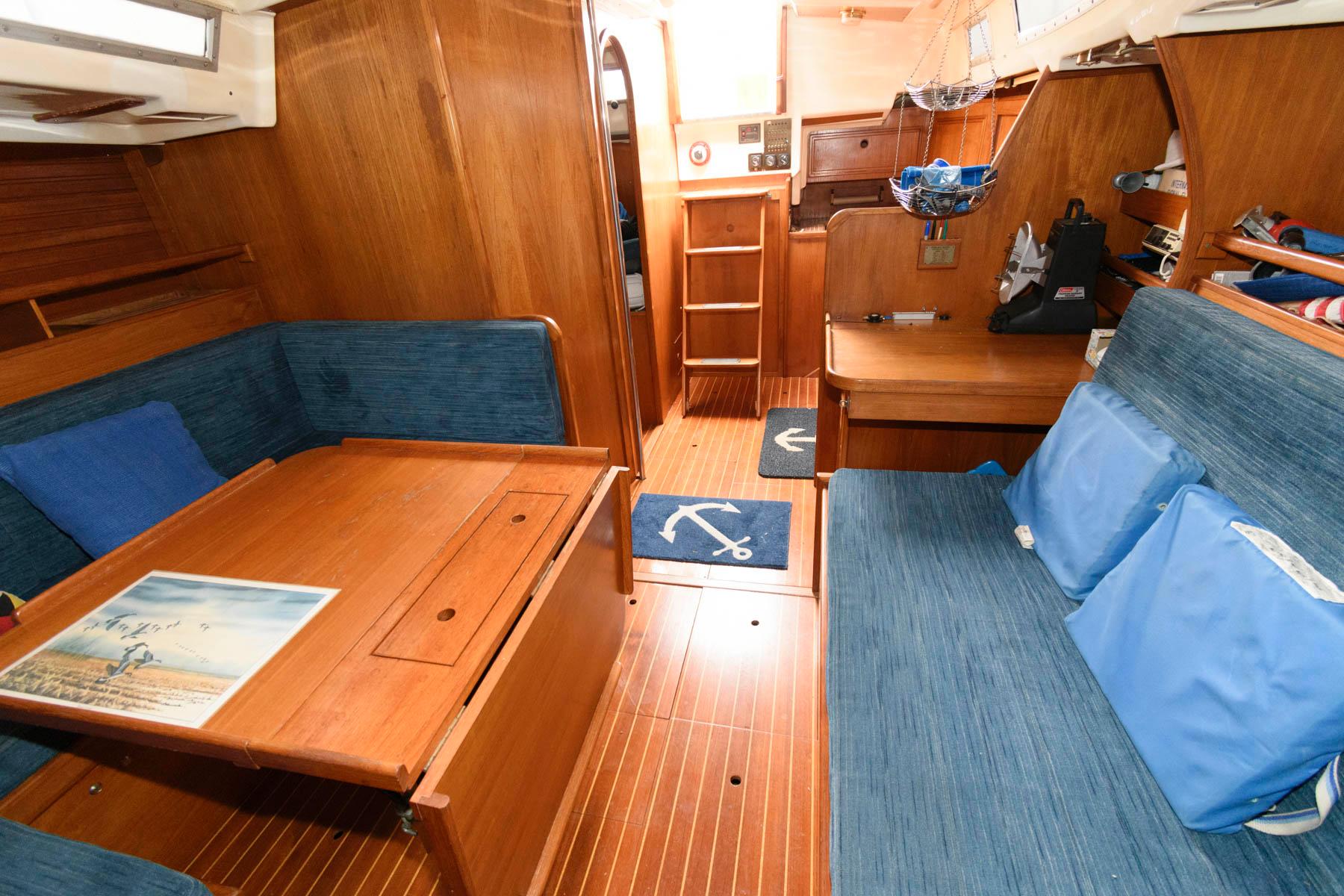 M 6673 RD Knot 10 Yacht Sales