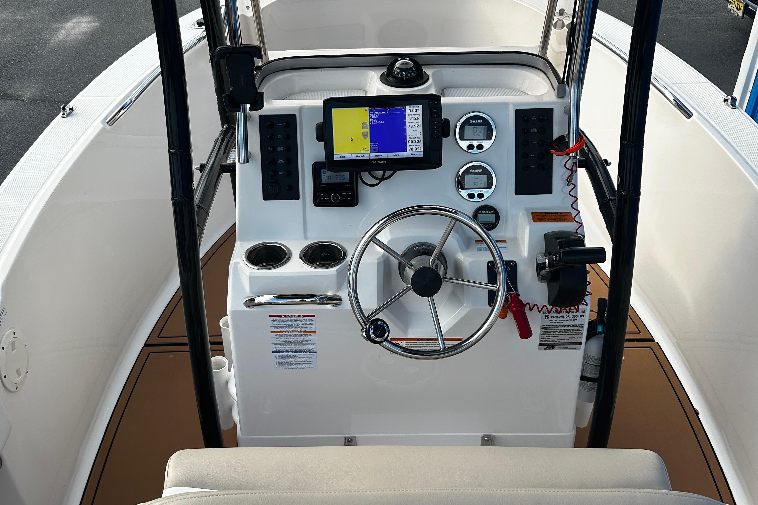 2018-robalo-r180-center-console-power-9960906-20250926132622035-3