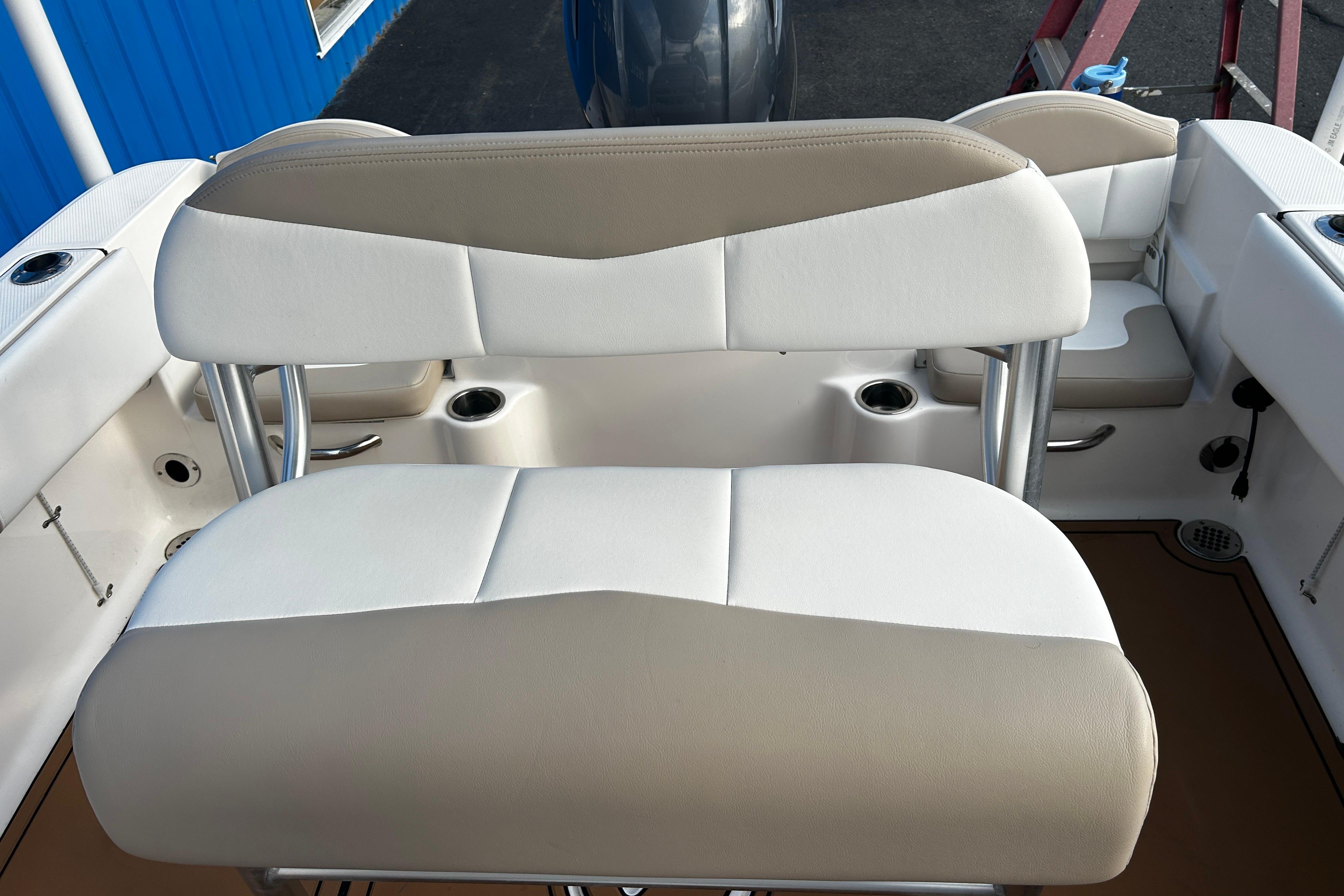 2018-robalo-r180-center-console-power-9960906-20250926132622770-4