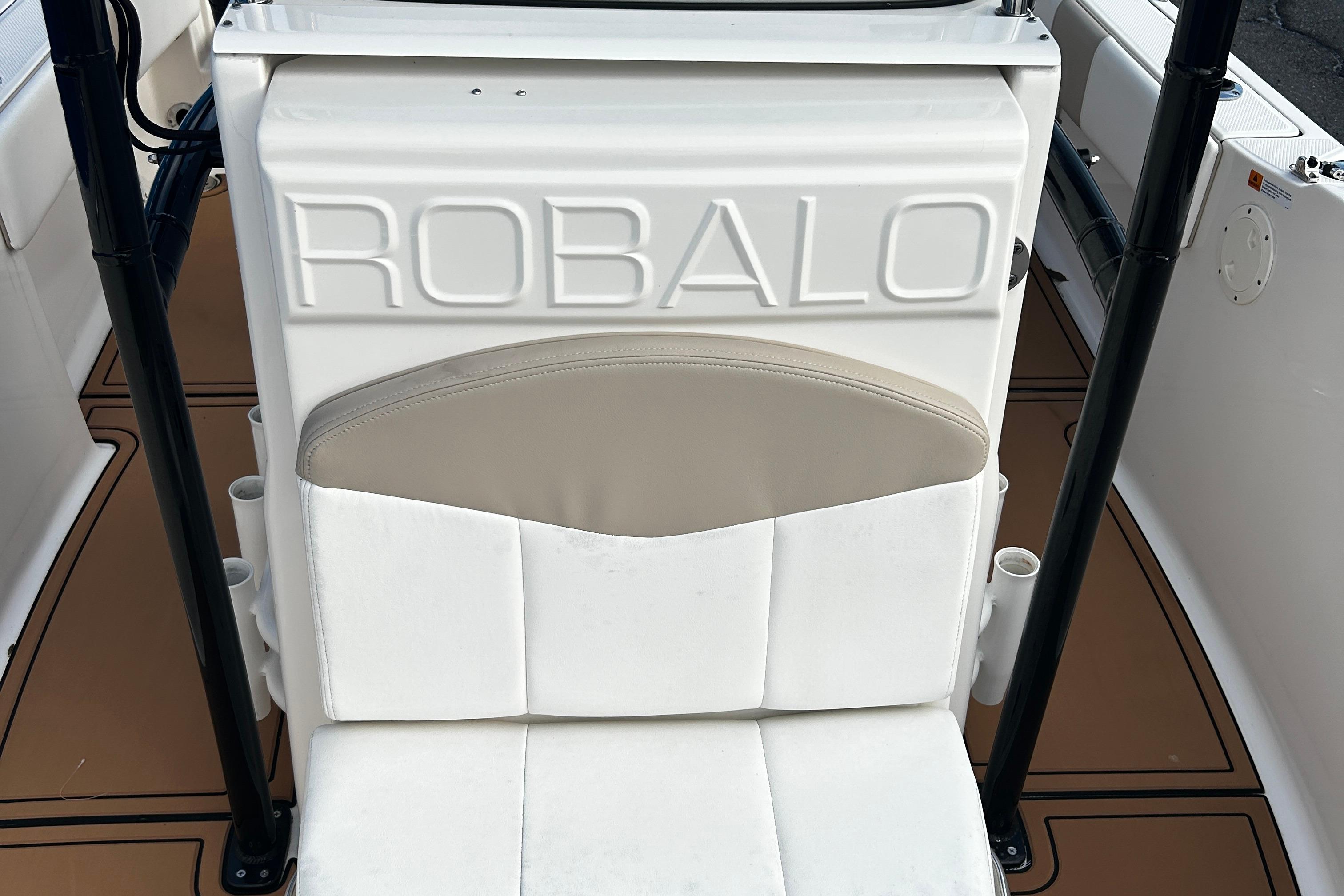 2018-robalo-r180-center-console-power-9960906-20250926132624676-1