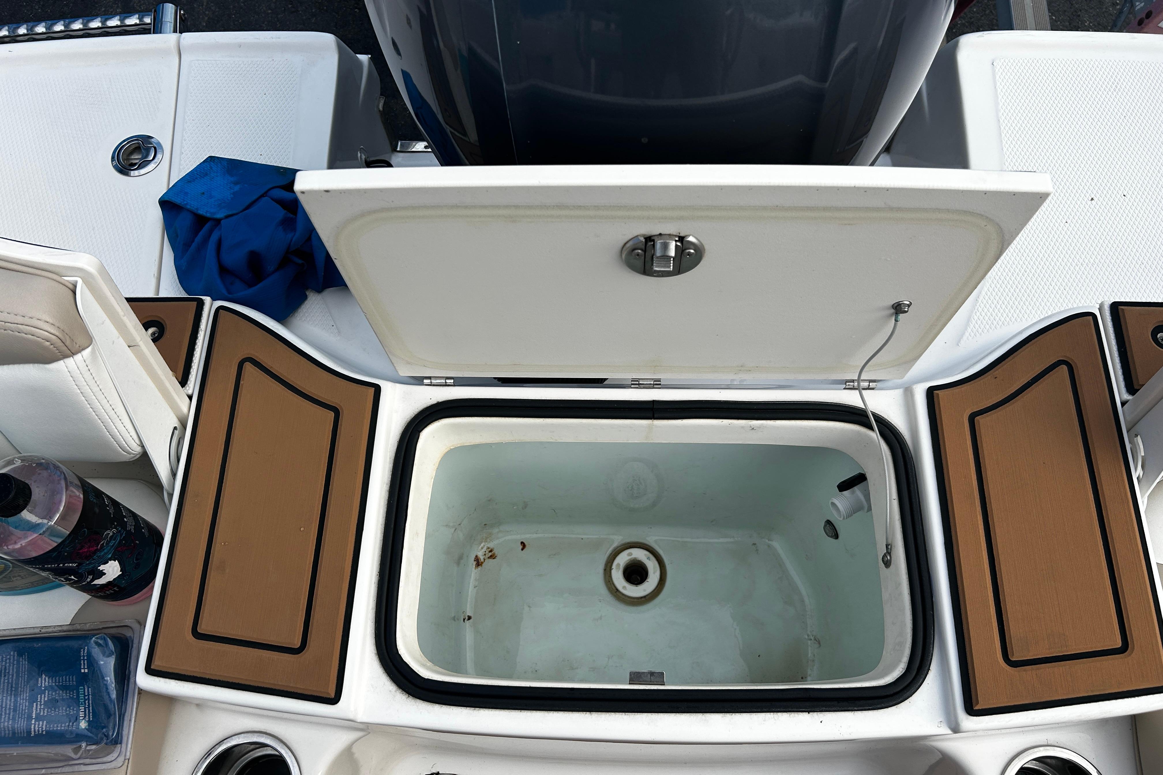 2018-robalo-r180-center-console-power-9960906-20250926132631276-4