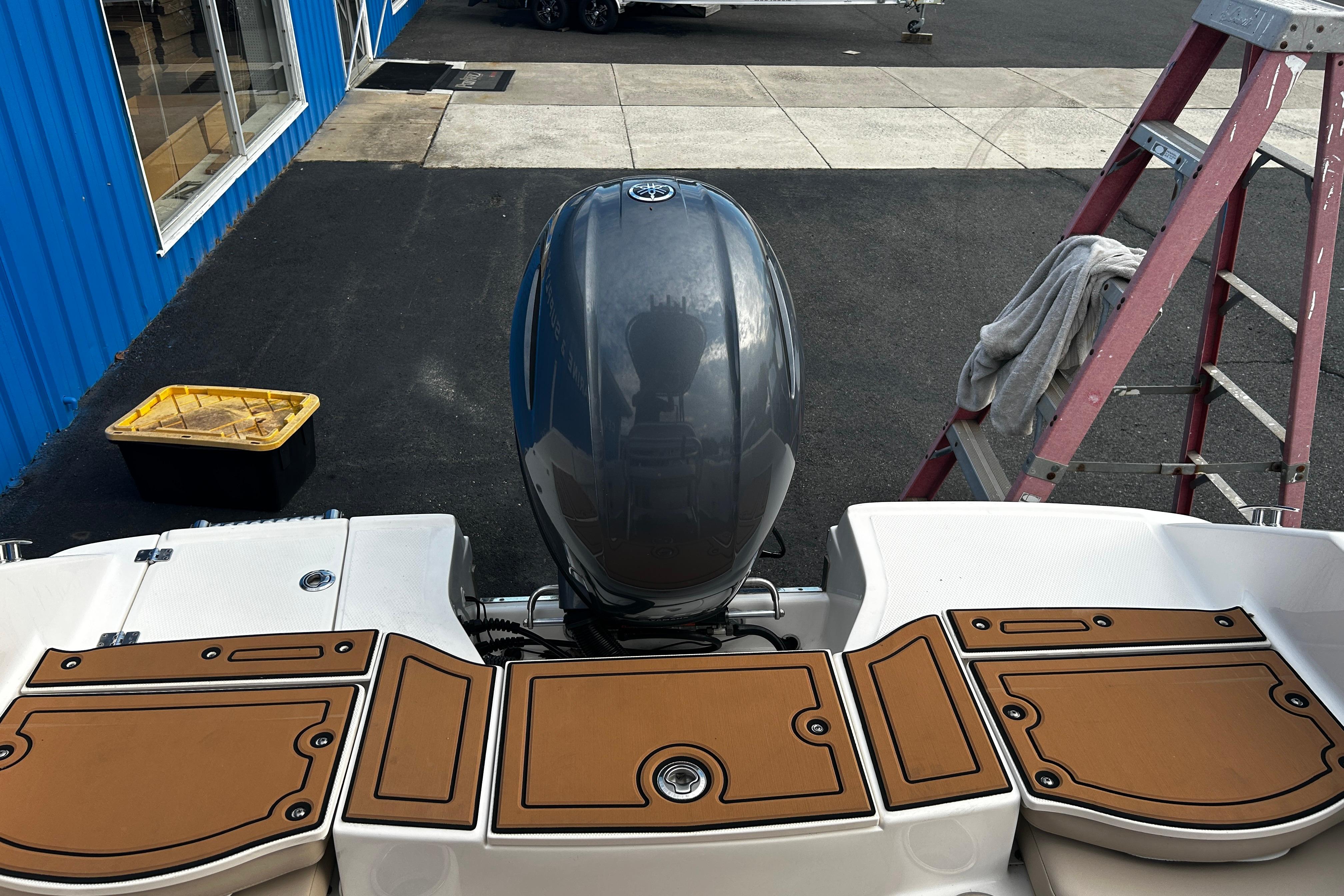 2018-robalo-r180-center-console-power-9960906-20250926132635578-3