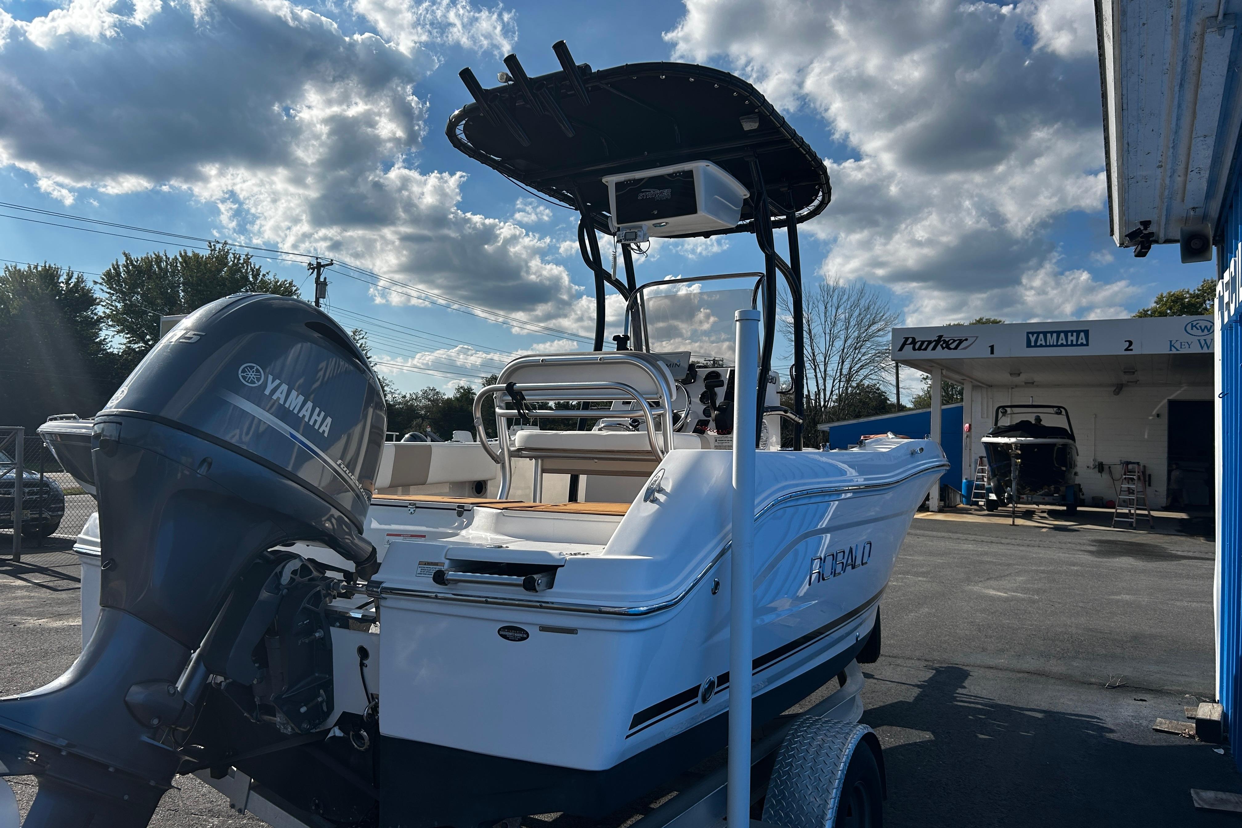 2018-robalo-r180-center-console-power-9960906-20250926132641869-4