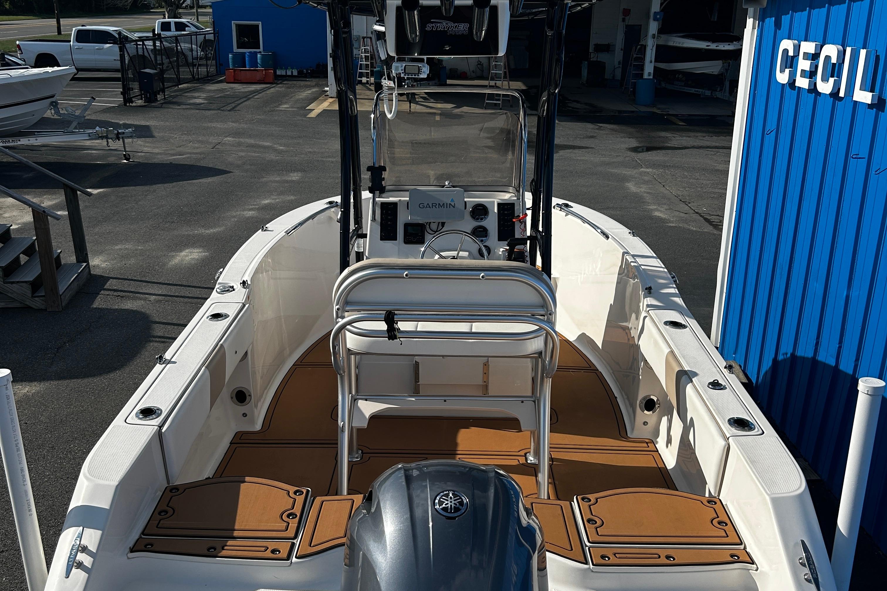 2018-robalo-r180-center-console-power-9960906-20250926132647070-4