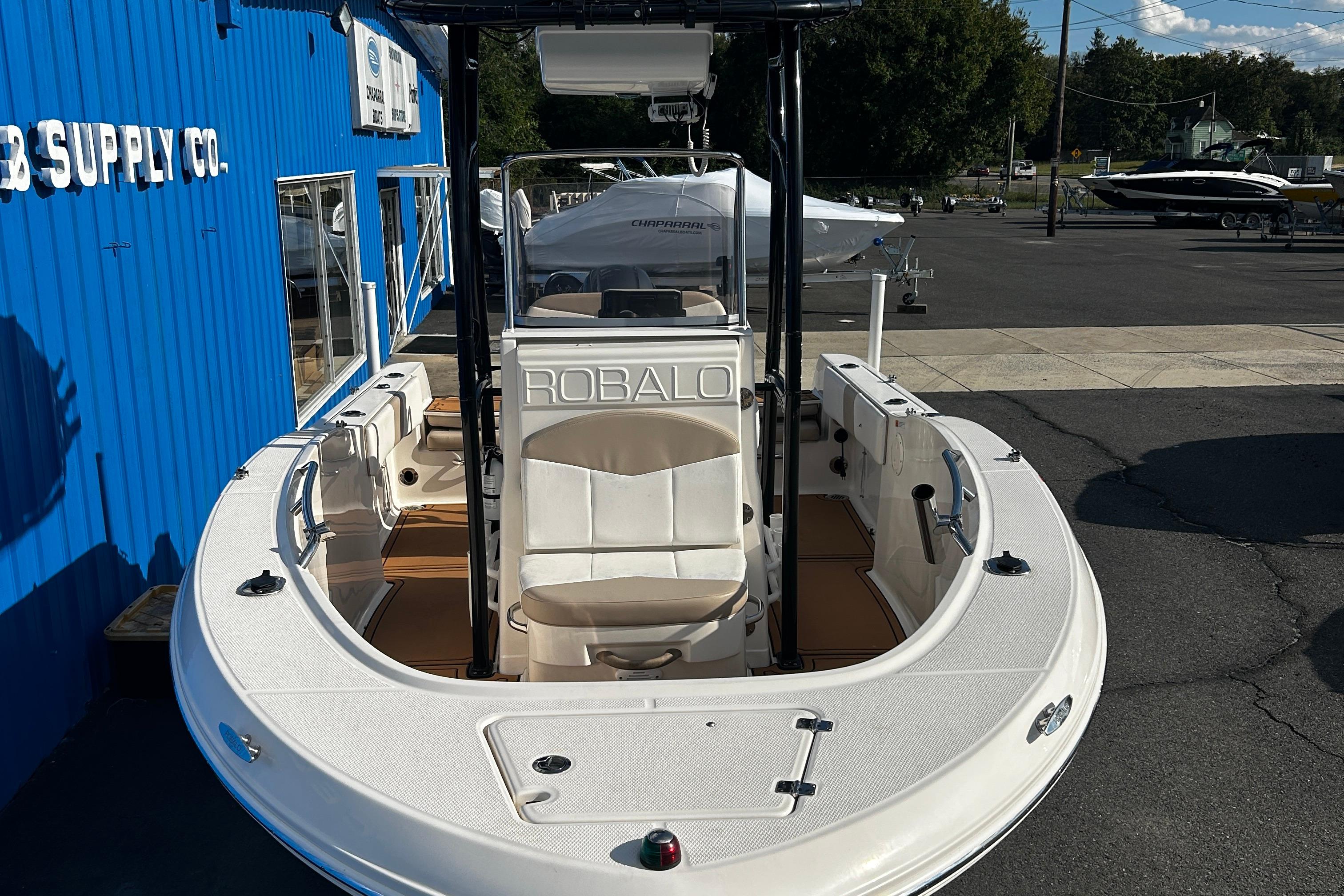 2018-robalo-r180-center-console-power-9960906-20250926132649020-1