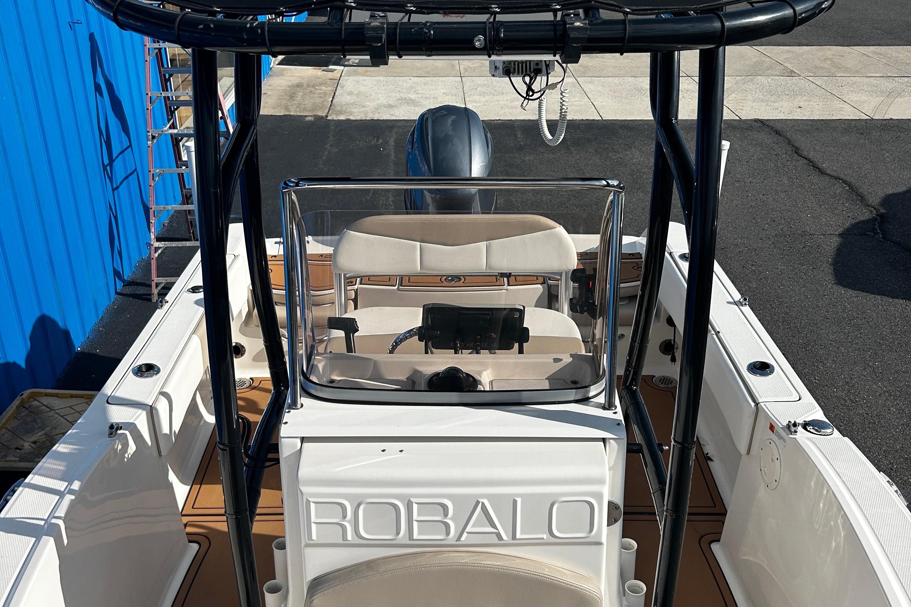 2018-robalo-r180-center-console-power-9960906-20250926132649673-2