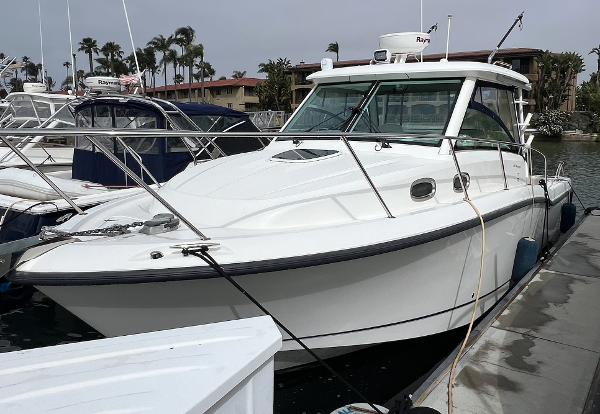 31' Boston Whaler, Listing Number 100917660, - Photo No. 3