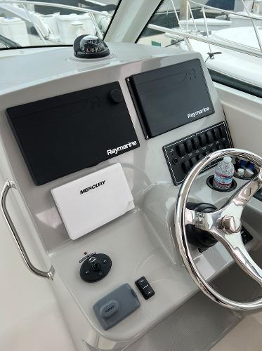 31' Boston Whaler, Listing Number 100917660, - Photo No. 5