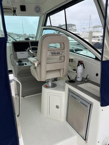 31' Boston Whaler, Listing Number 100917660, - Photo No. 7
