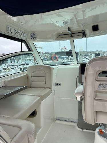 31' Boston Whaler, Listing Number 100917660, - Photo No. 8