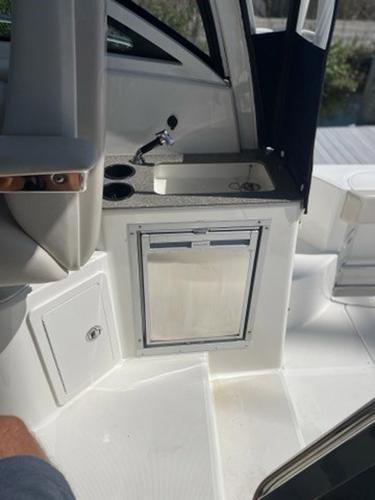 31' Boston Whaler, Listing Number 100917660, - Photo No. 10
