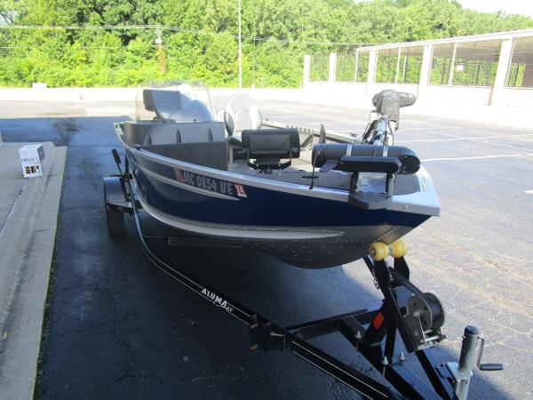 2017 Alumacraft boat for sale, model of the boat is Classic 165 CS & Image # 17 of 18
