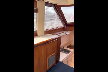 Hatteras 45 Convertible video