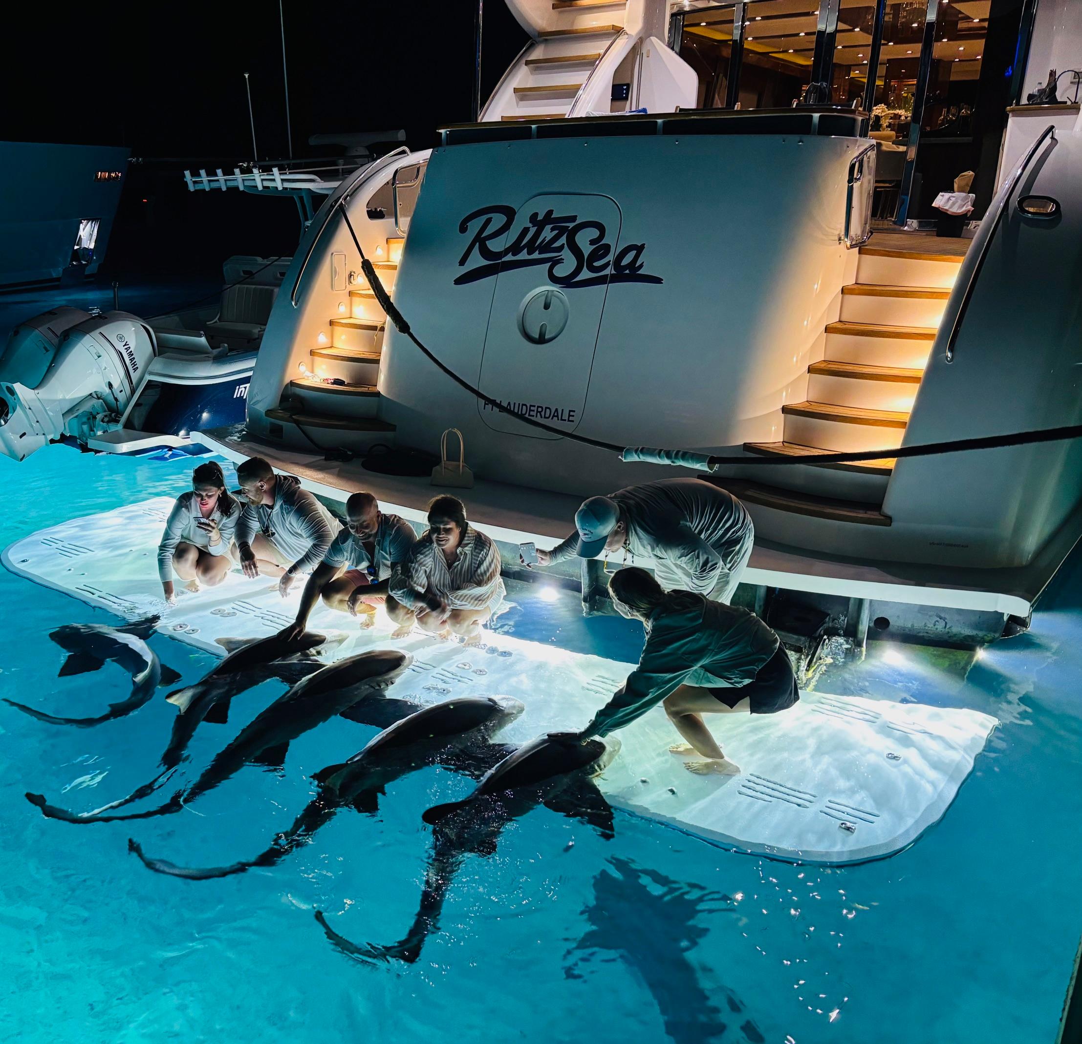 2014-hatteras-80-motor-yacht-sky-lounge-power-9830970-20250701062900563-1