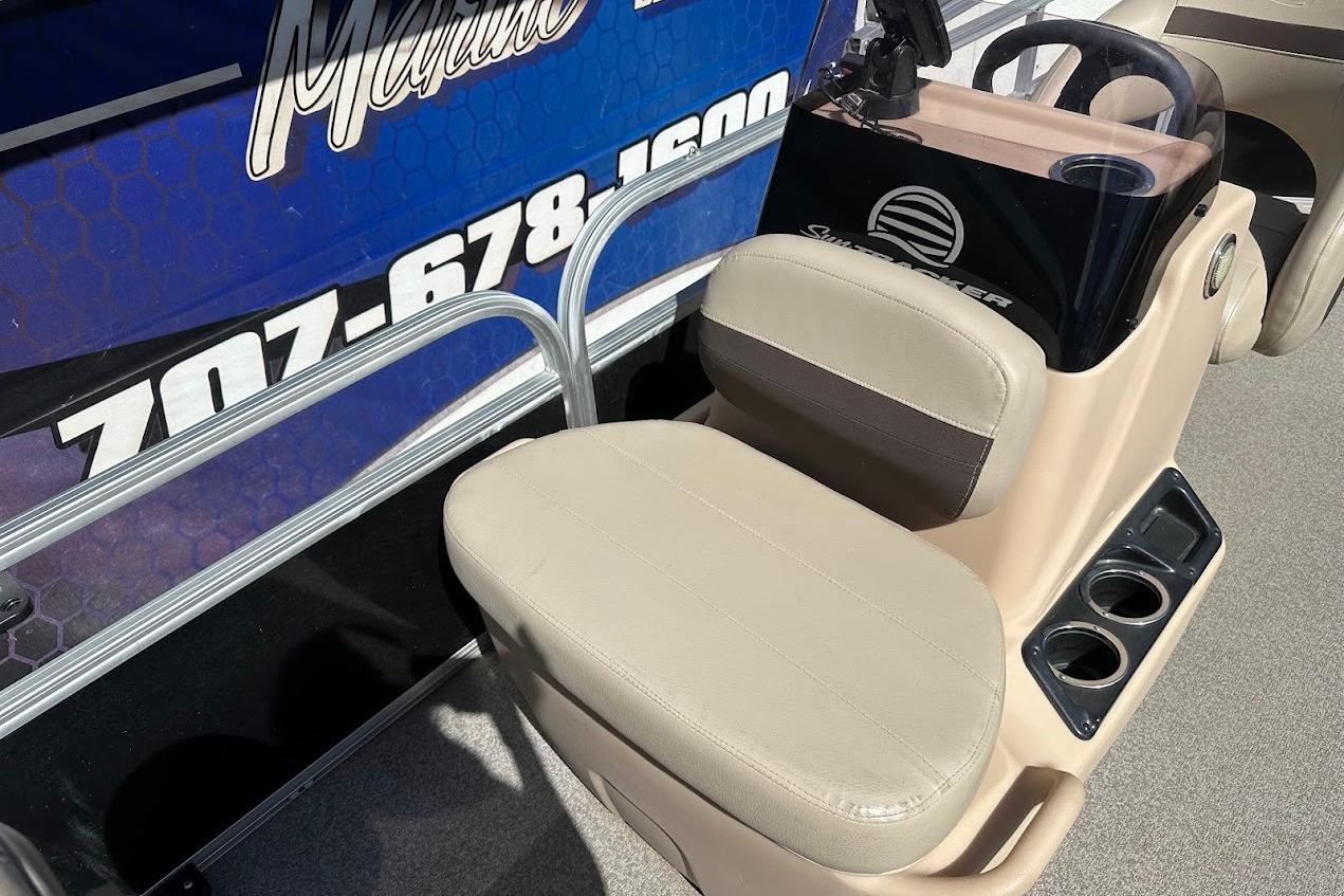 2019 Sun Tracker Bass Buggy 18 DLX boat seat and console with cup holders.