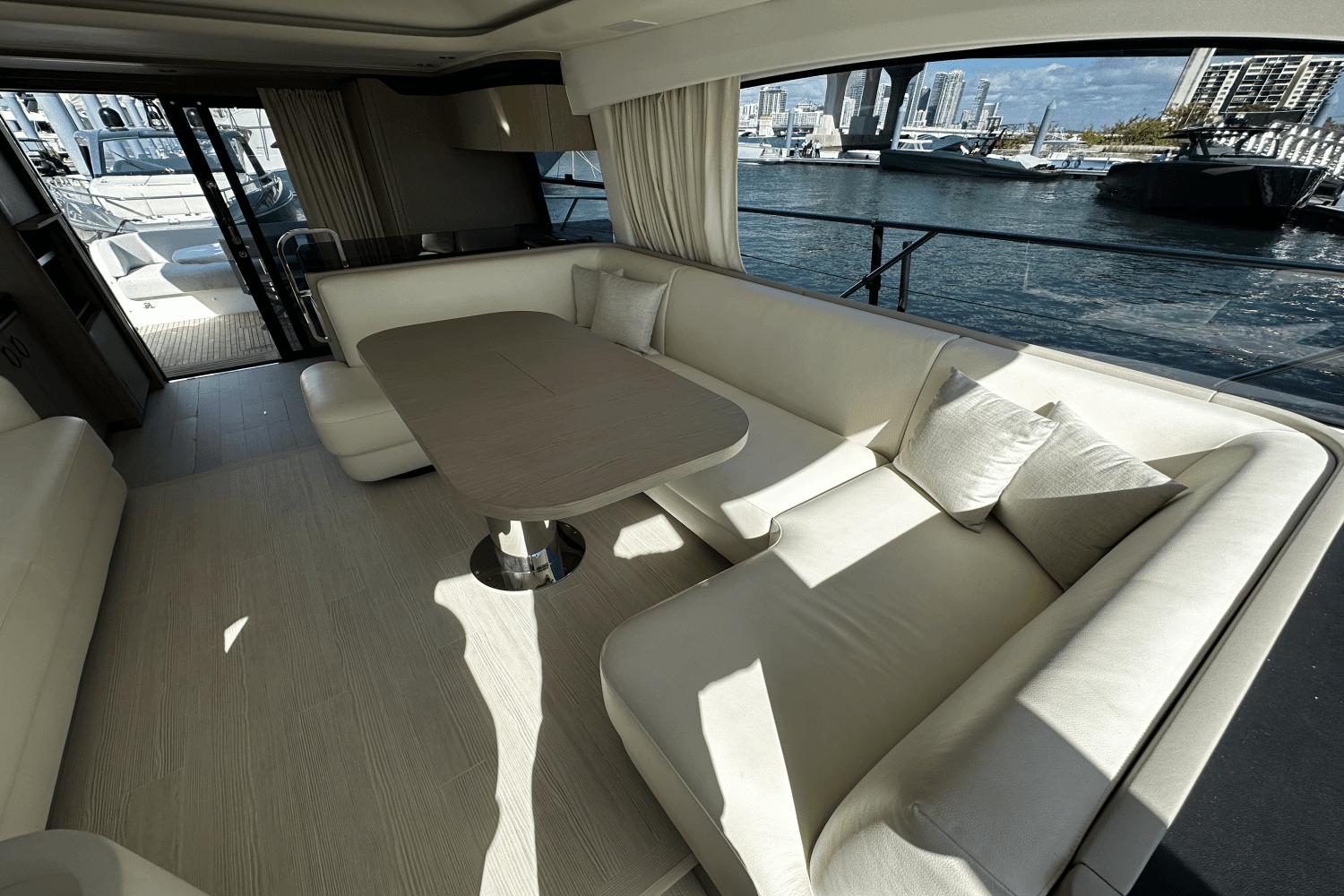 2022 Azimut 53 Flybridge