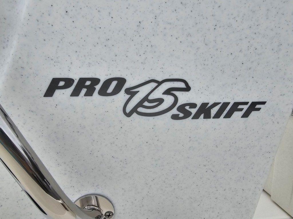 2025 Mako Pro Skiff 15 CC logo on speckled surface.