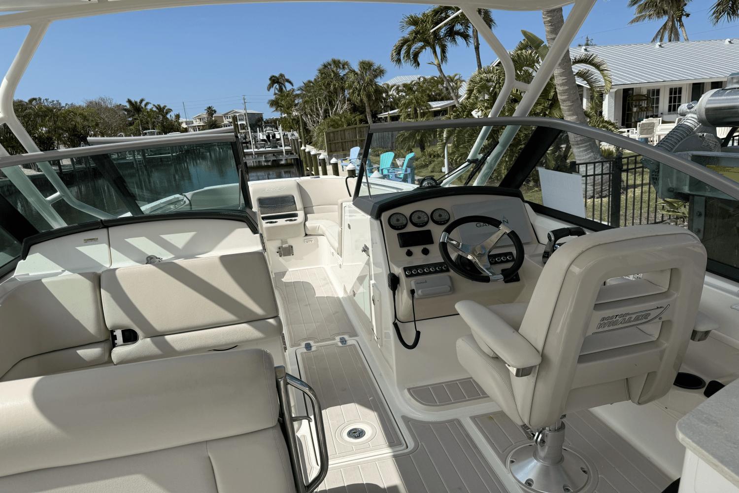 2015-boston-whaler-270-vantage-power-9850909-983933398-0-250620250858-9