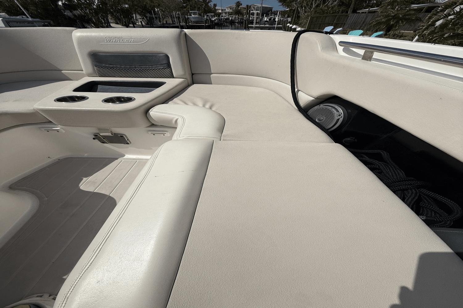 2015-boston-whaler-270-vantage-power-9850909-983933399-0-250620250858-3
