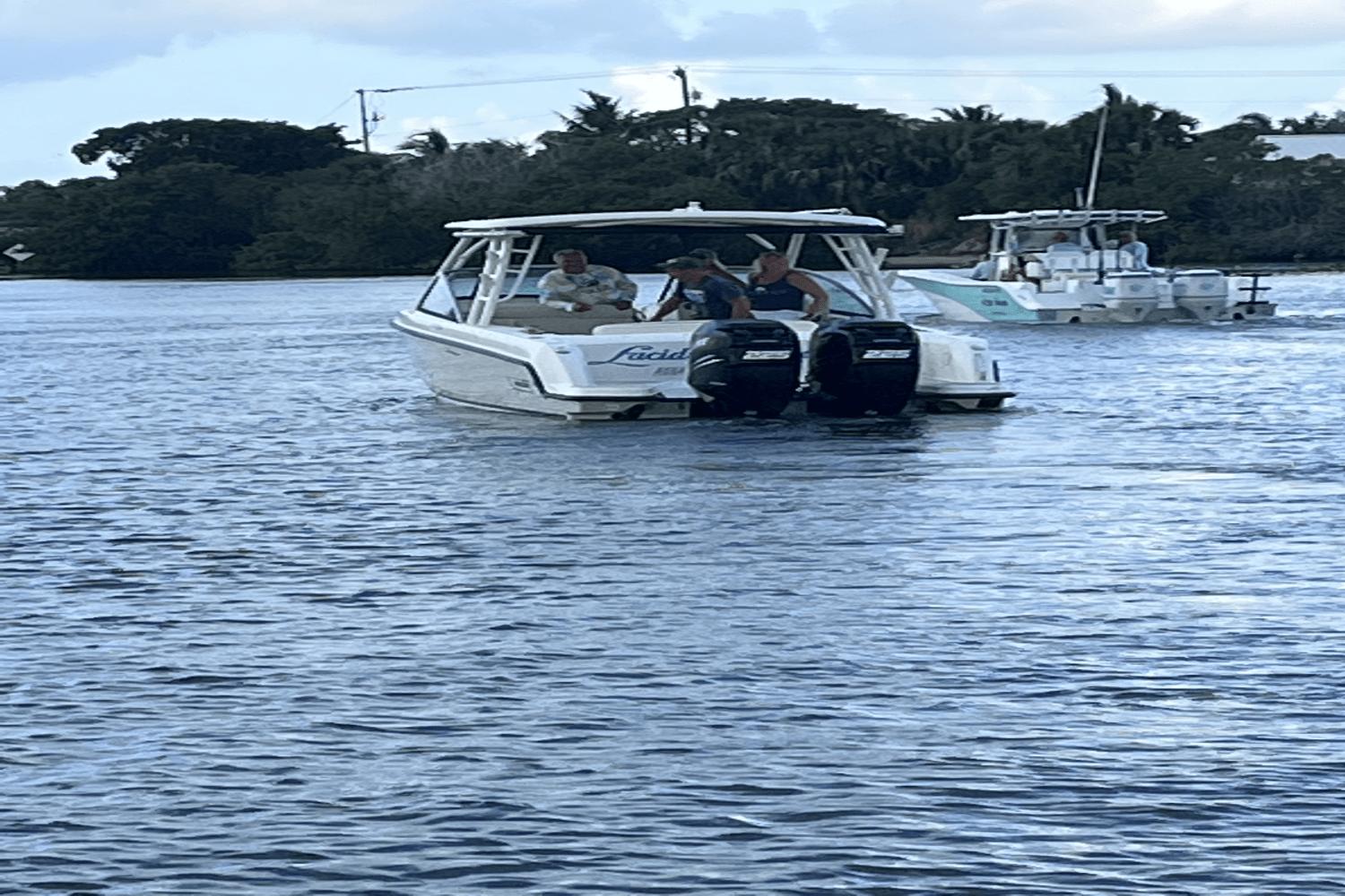2015-boston-whaler-270-vantage-power-9850909-983933400-0-250620250858-17
