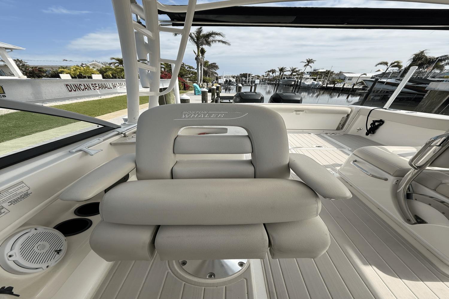 2015-boston-whaler-270-vantage-power-9850909-983933407-0-250620250858-0