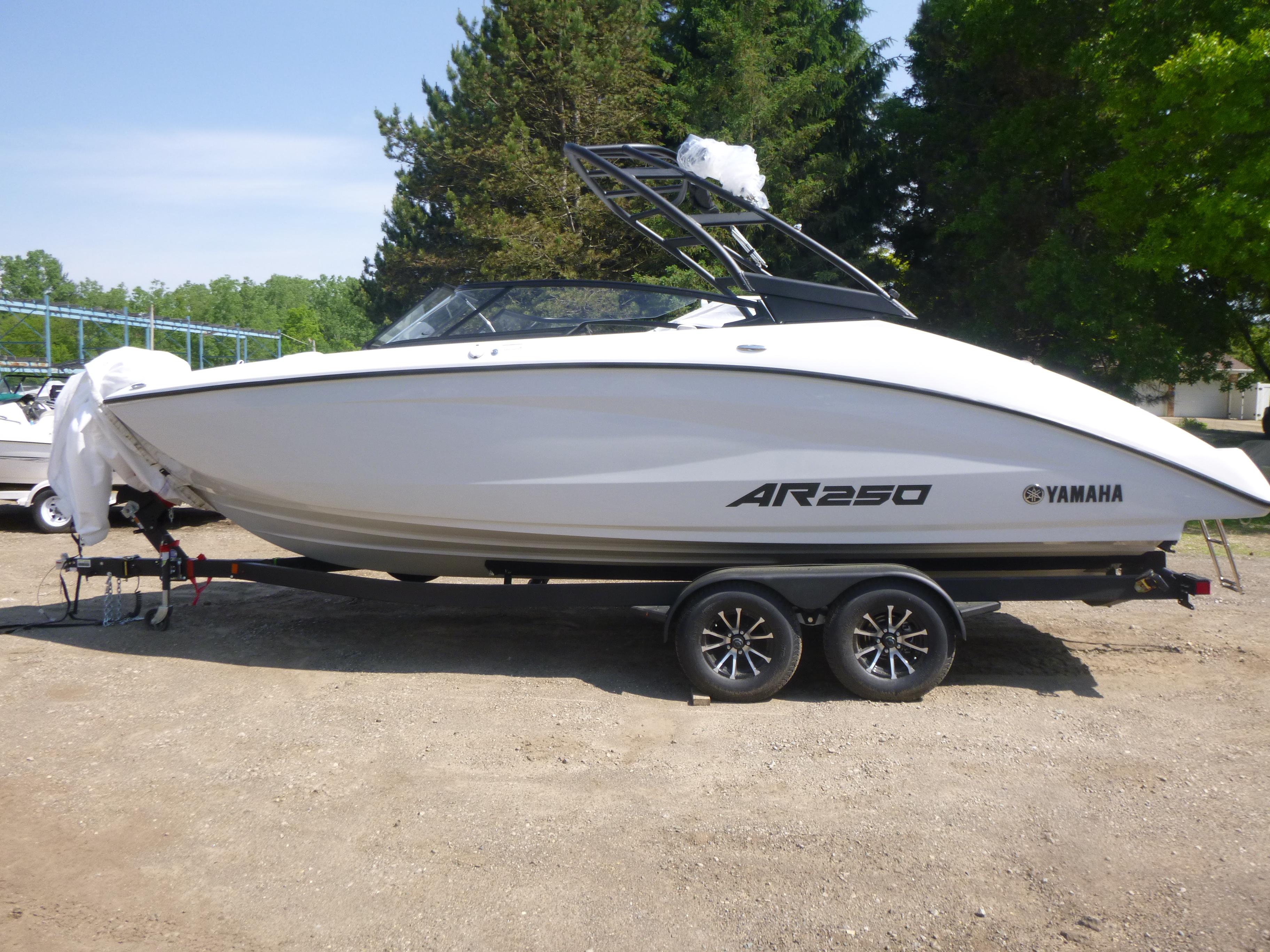2025 Yamaha Boats AR250 Gallery