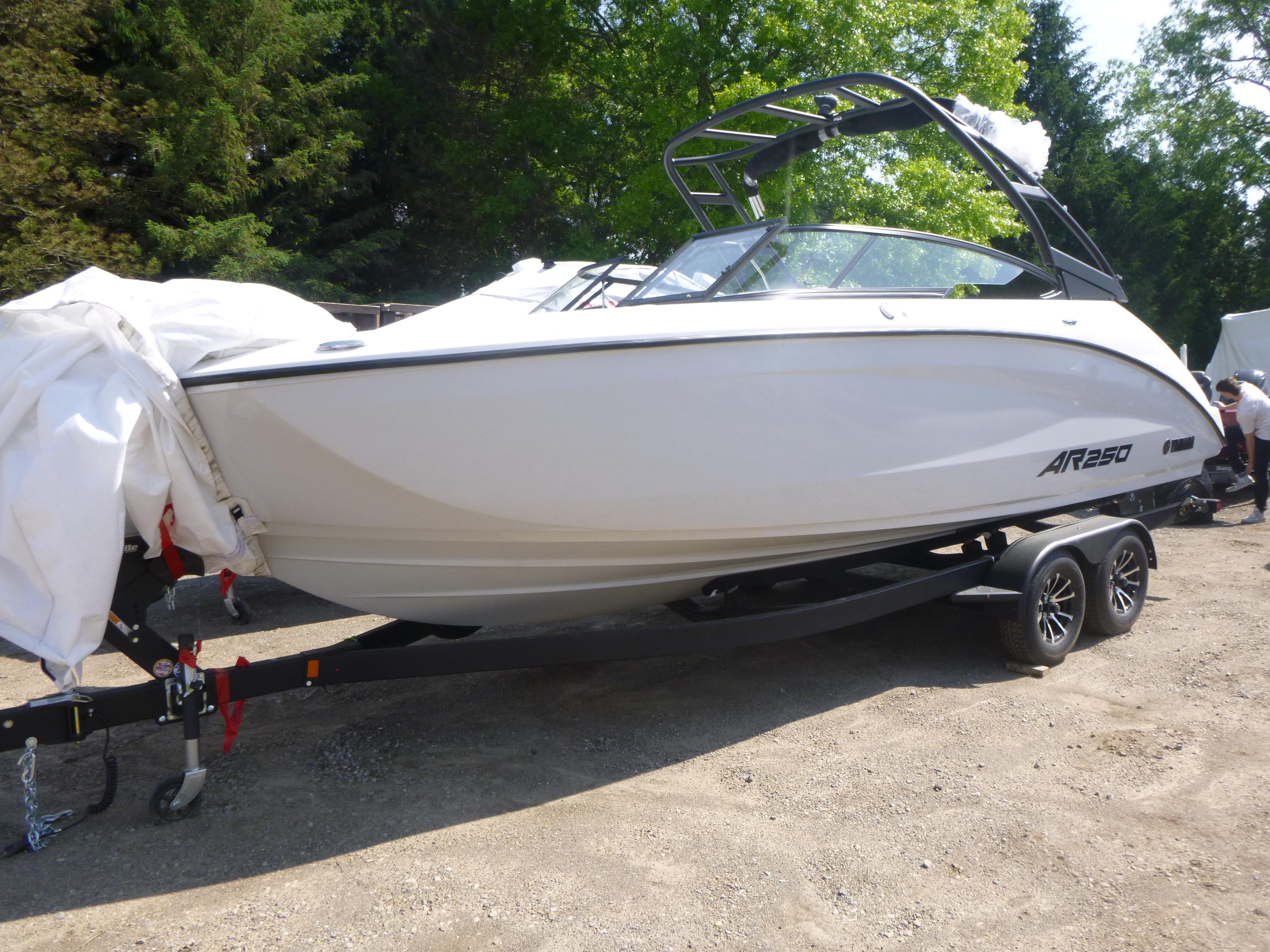 2025 Yamaha Boats AR250 Gallery