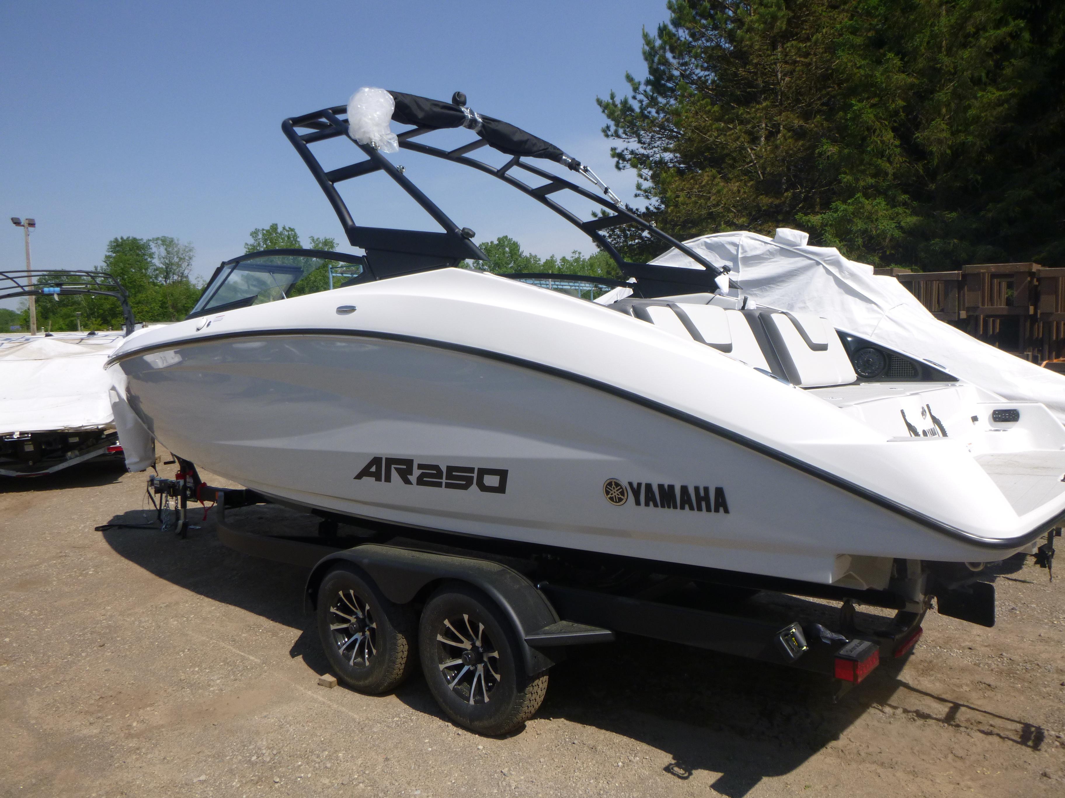 2025 Yamaha Boats AR250 Gallery