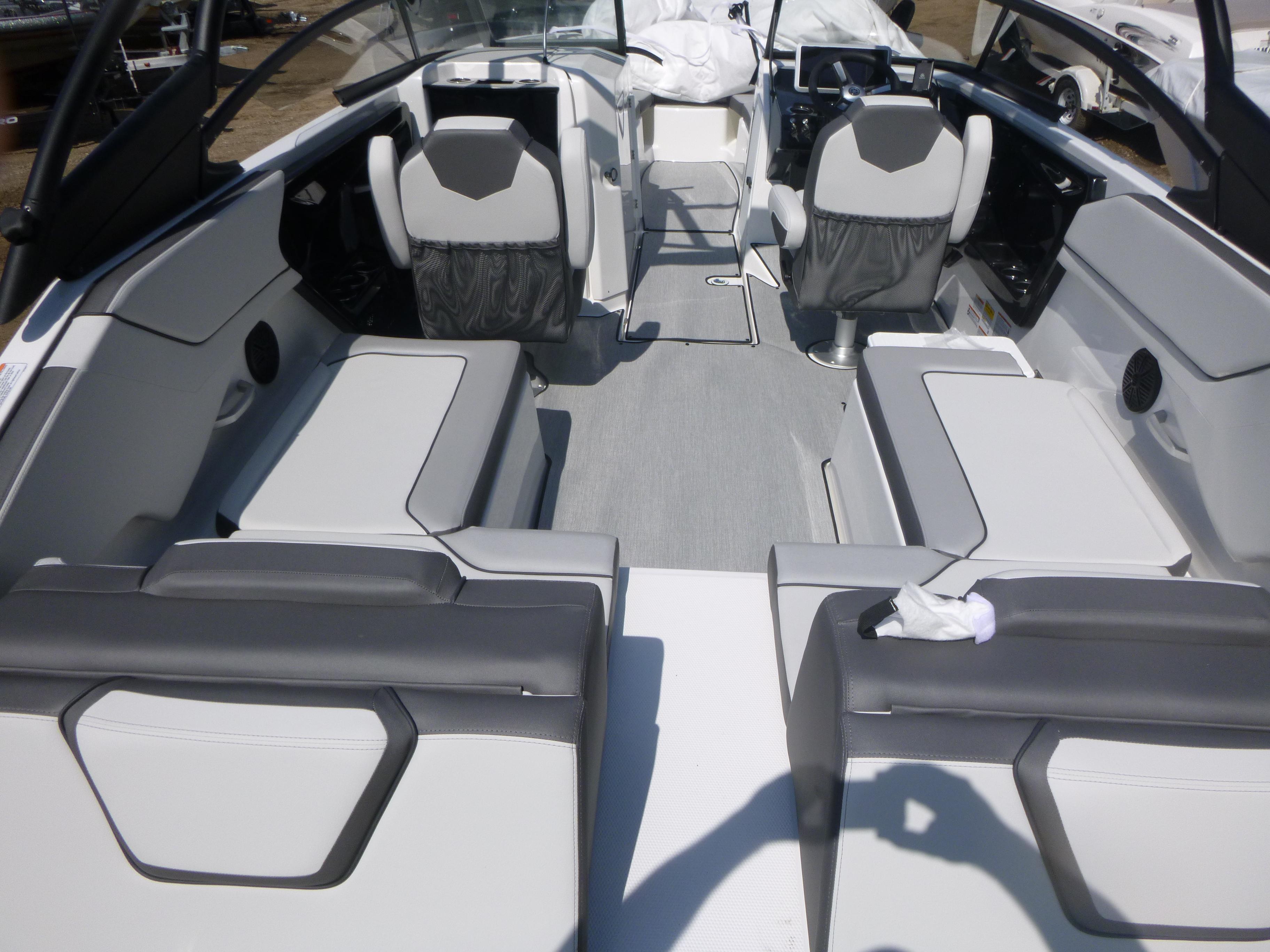 2025 Yamaha Boats AR250 Gallery