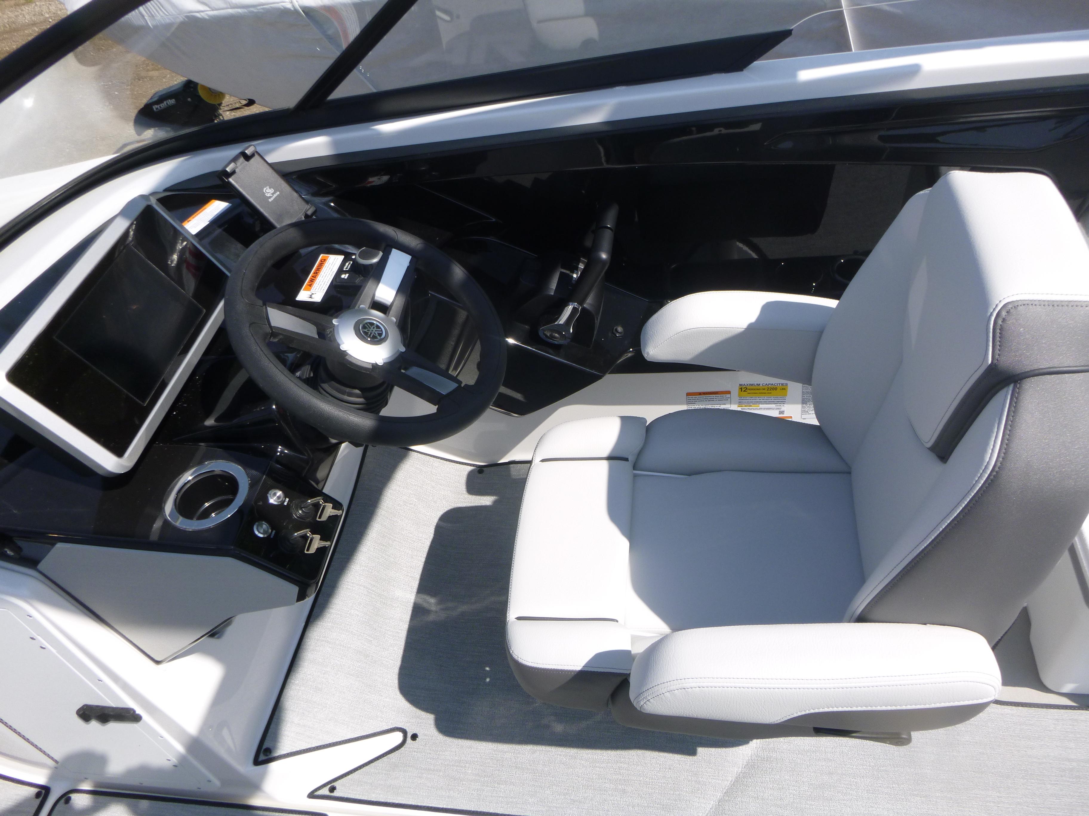 2025 Yamaha Boats AR250 Gallery