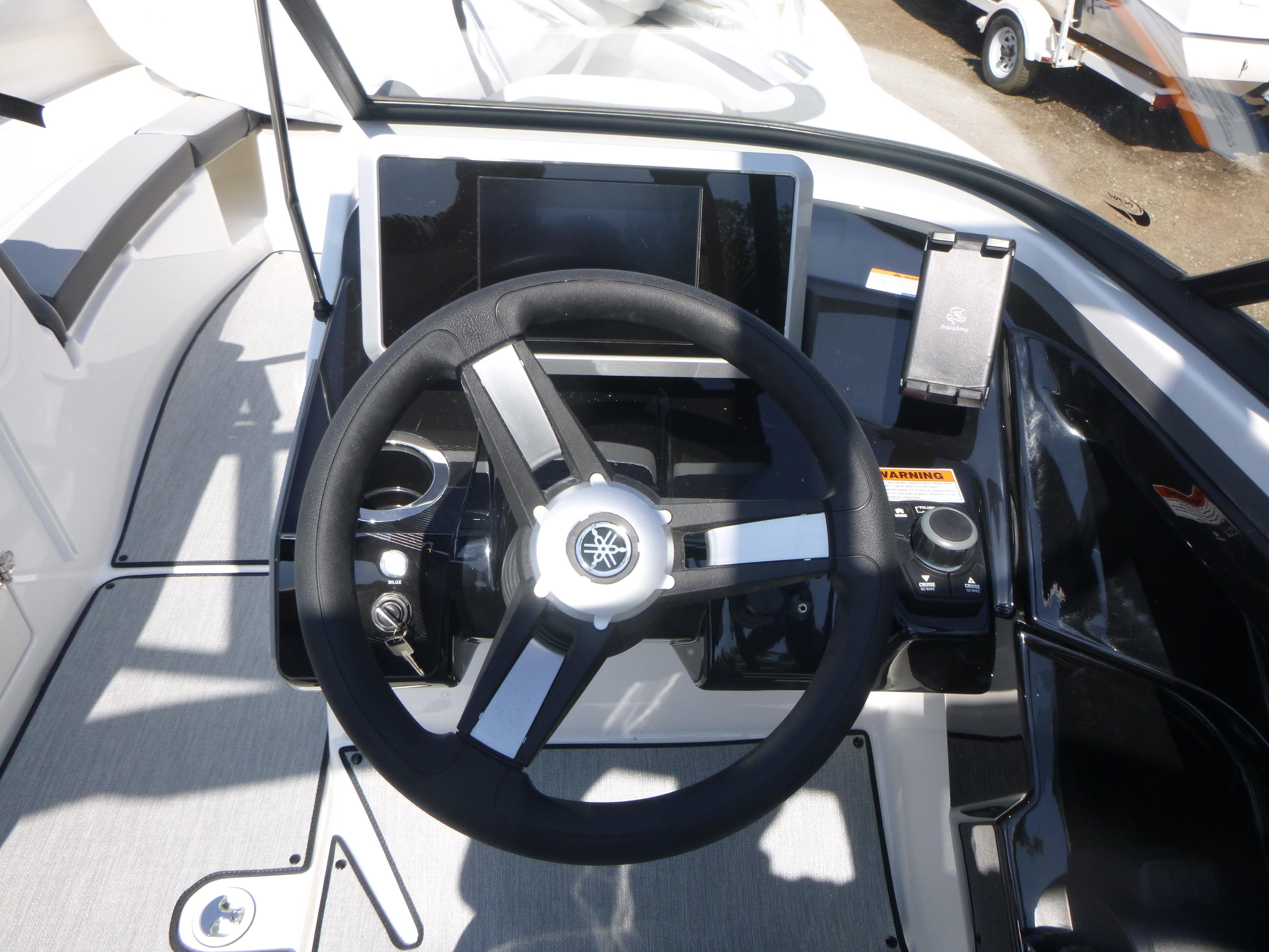 2025 Yamaha Boats AR250 Gallery