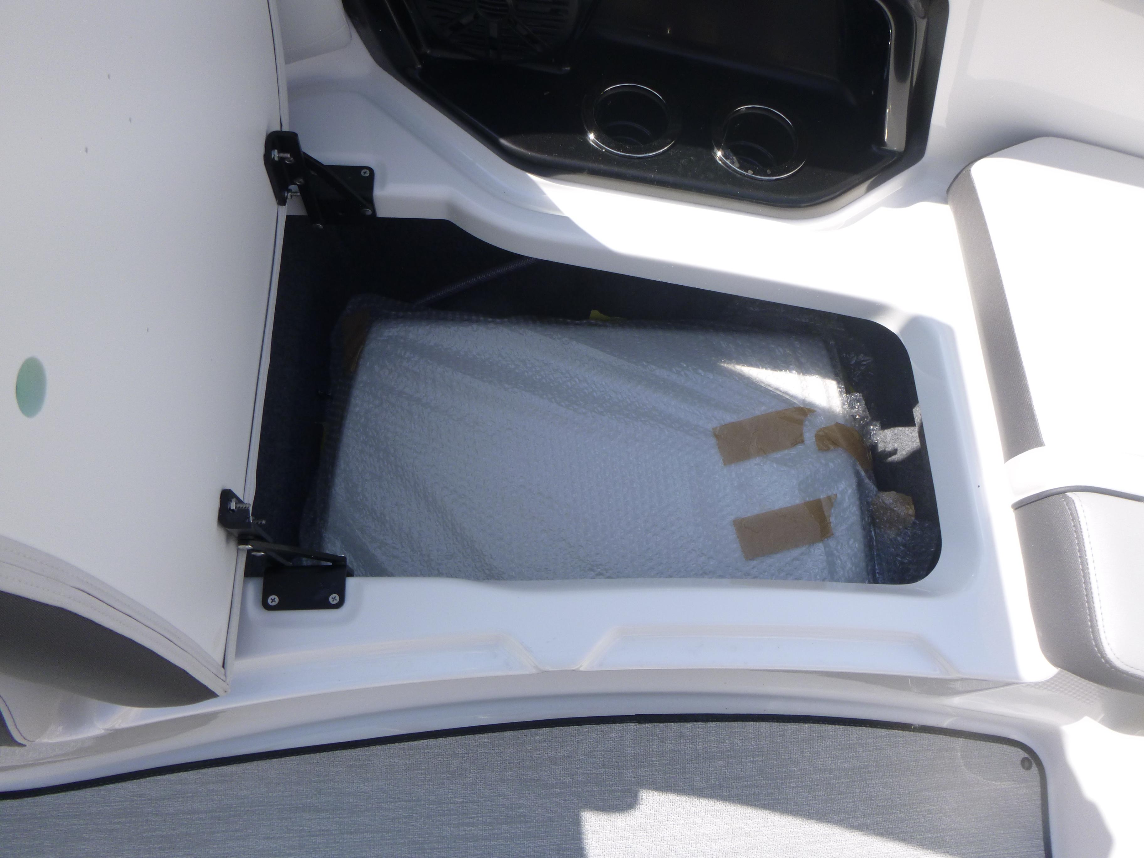 2025 Yamaha Boats AR250 Gallery