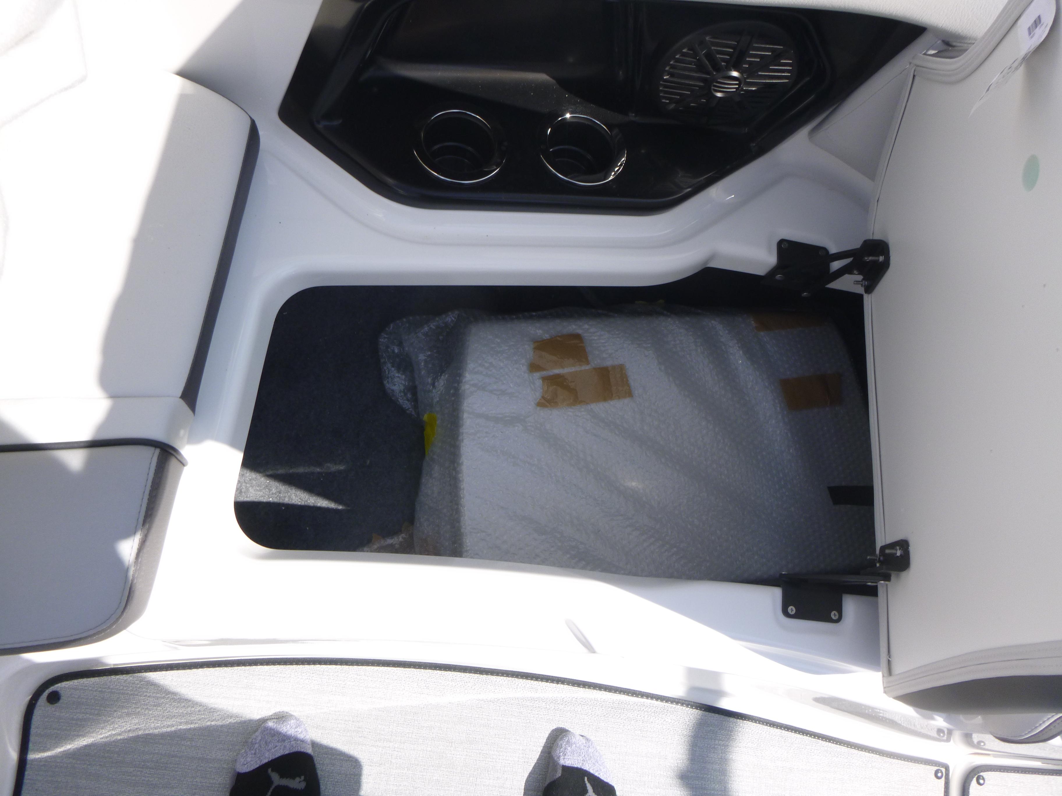 2025 Yamaha Boats AR250 Gallery