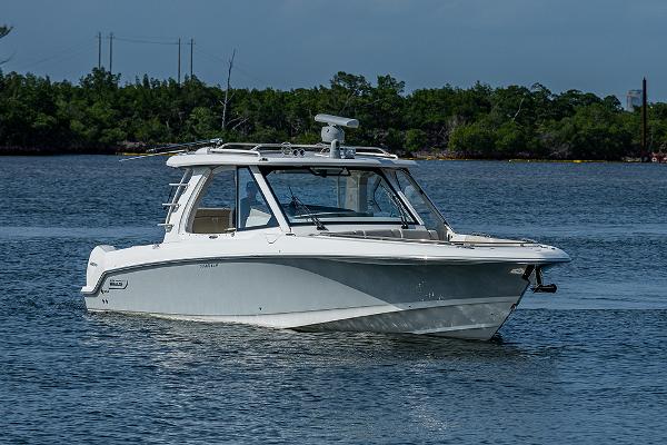 38' Boston Whaler, Listing Number 100914657, Image No. 3