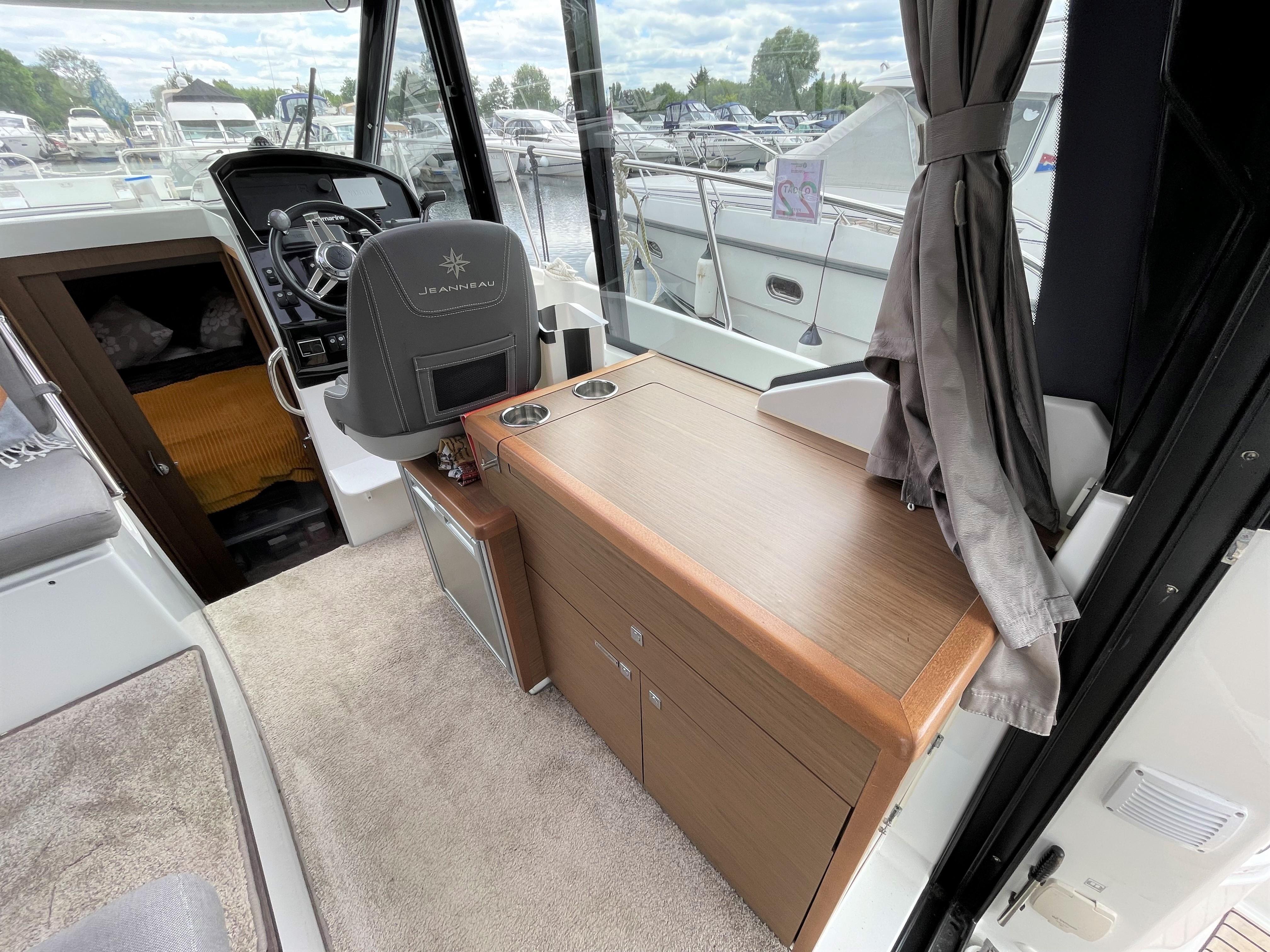 2017 Jeanneau Merry Fisher 895