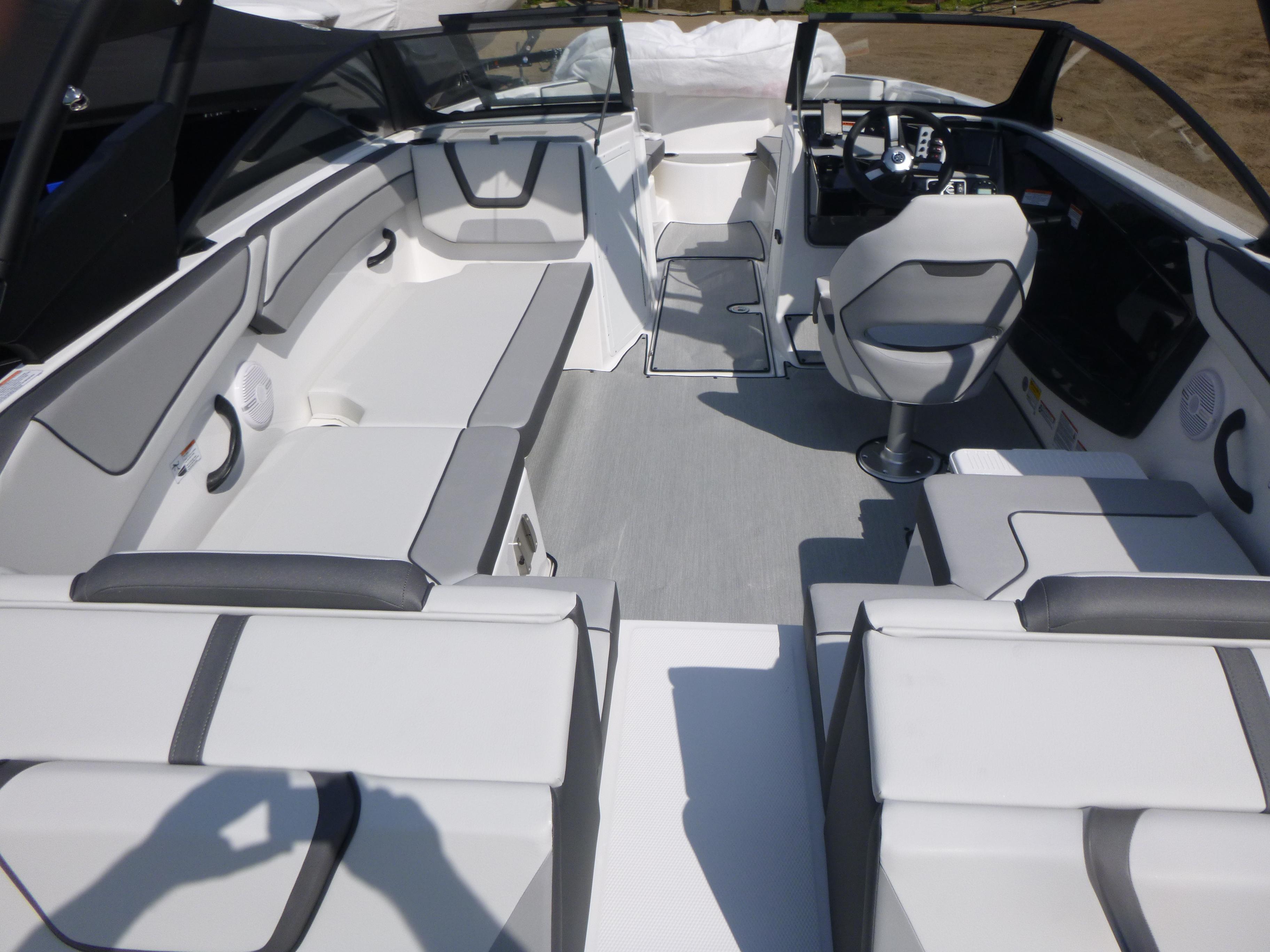 2025 Yamaha Boats AR220 Gallery