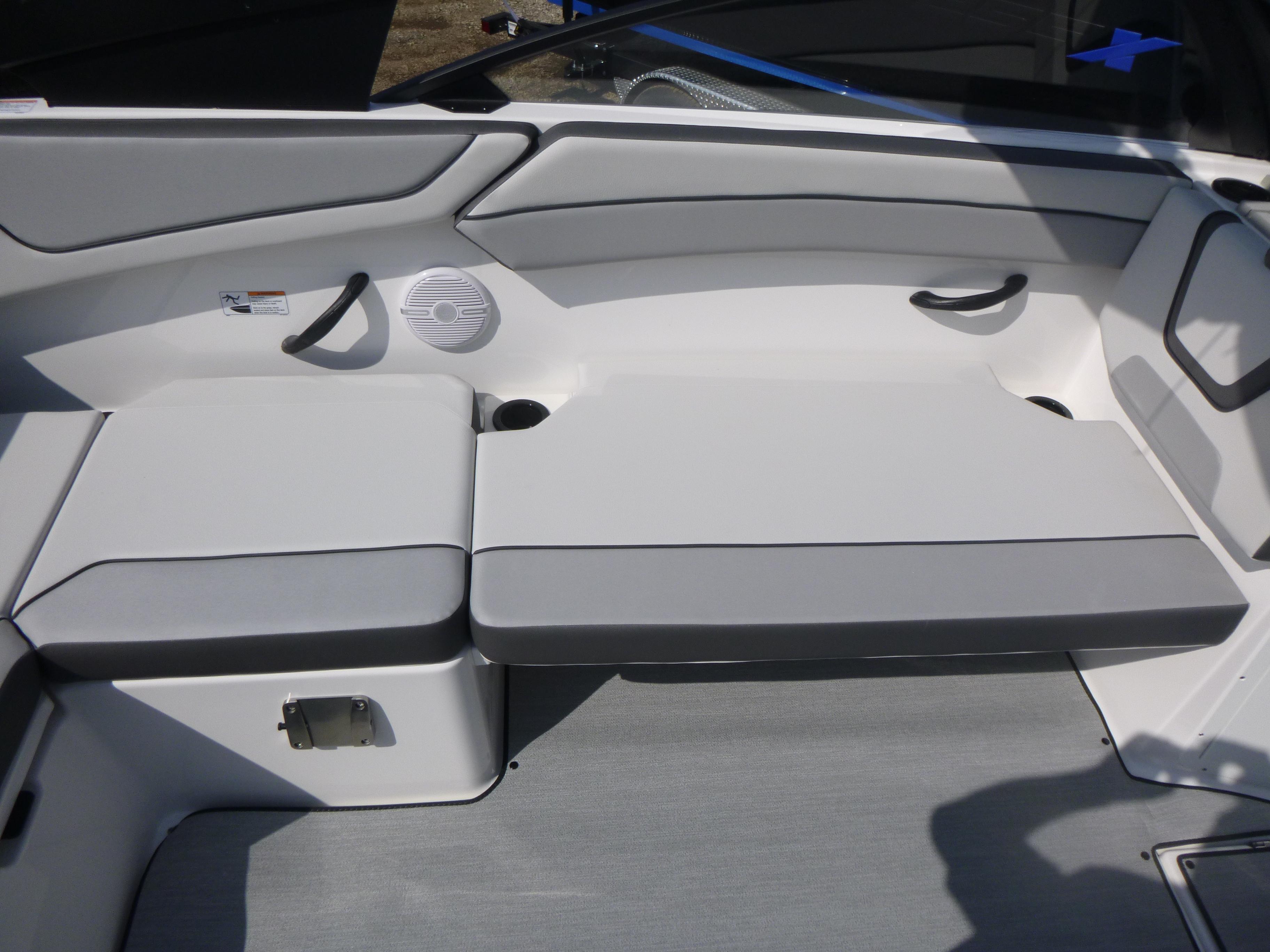 2025 Yamaha Boats AR220 Gallery